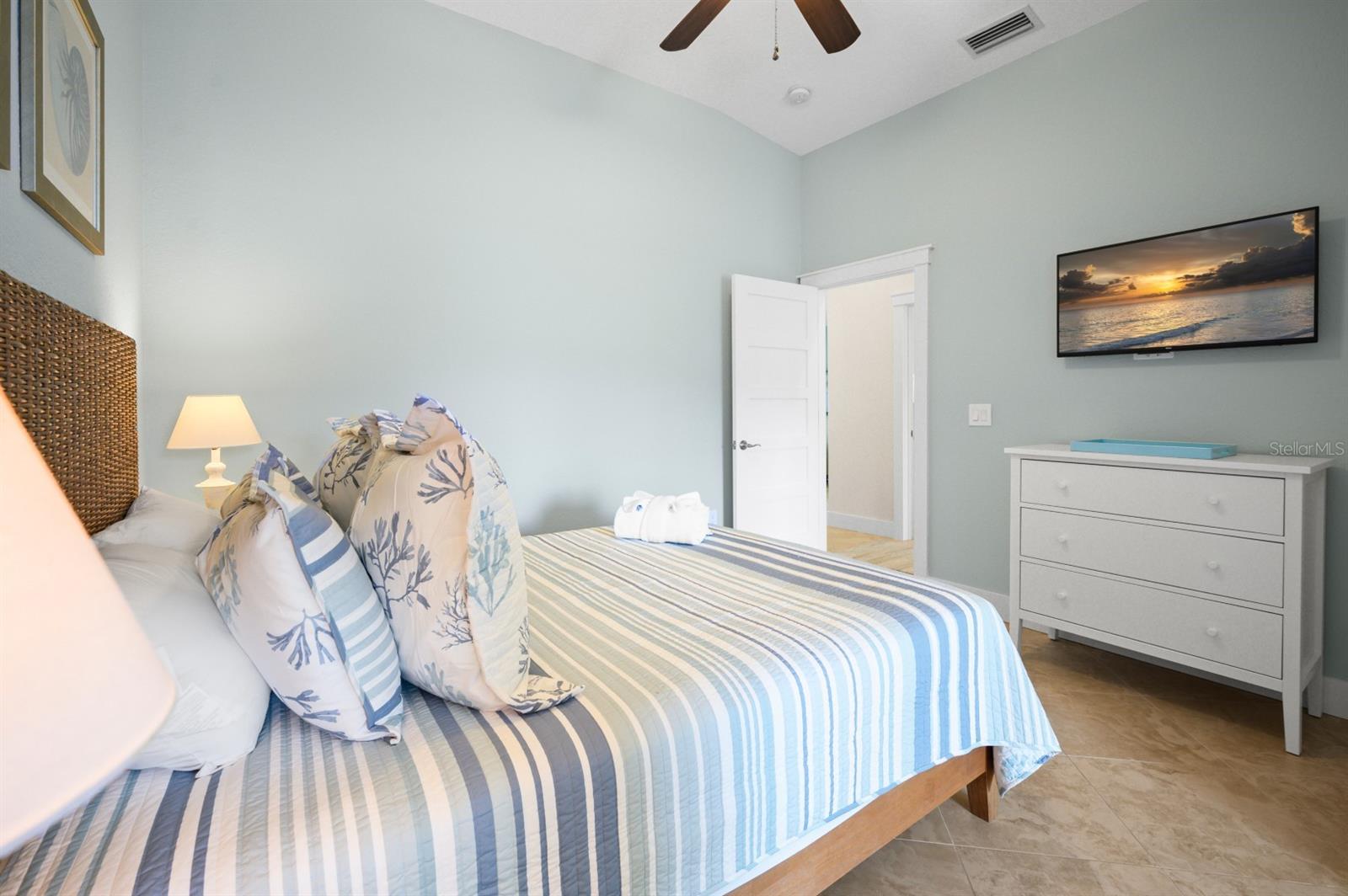 5608 HOLMES BLVD, HOLMES BEACH, FL, 34217