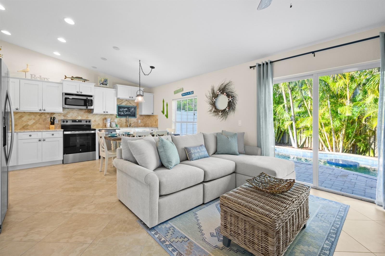5608 HOLMES BLVD, HOLMES BEACH, FL, 34217