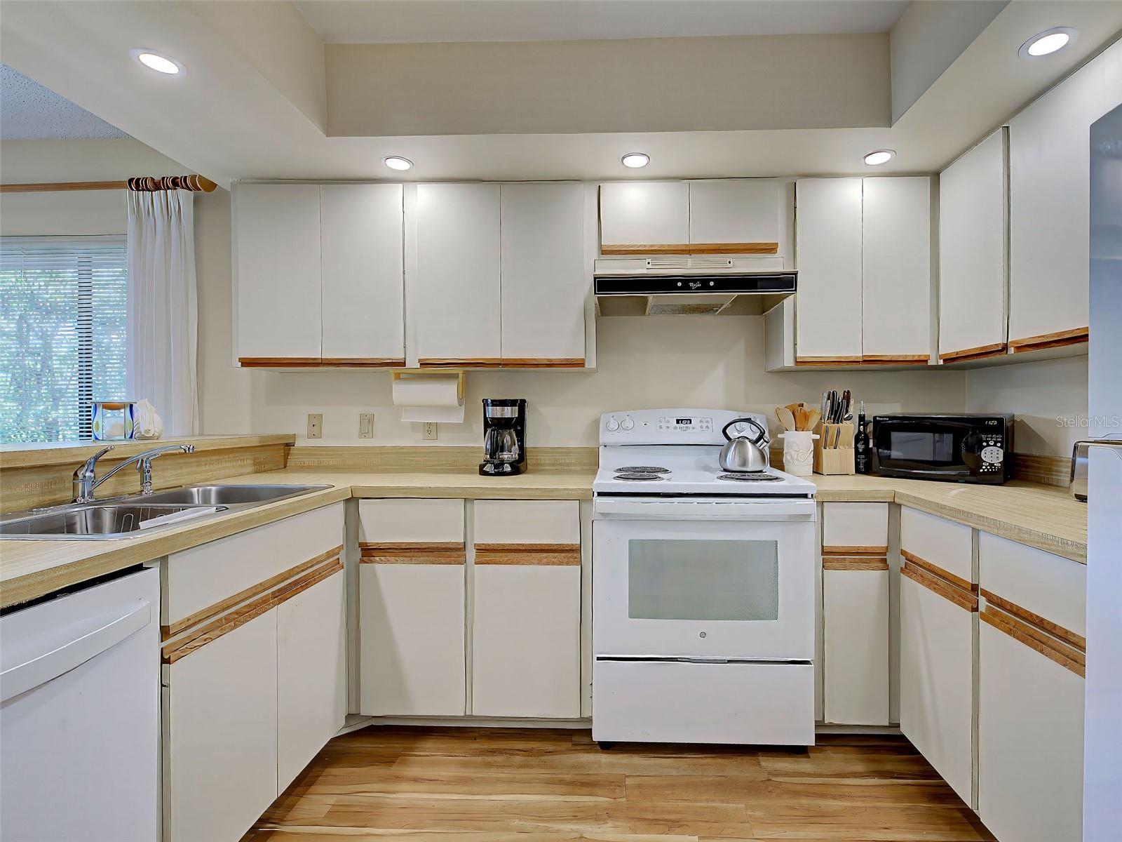 220 SOUTHAMPTON DRIVE #325, VENICE, FL, 34293