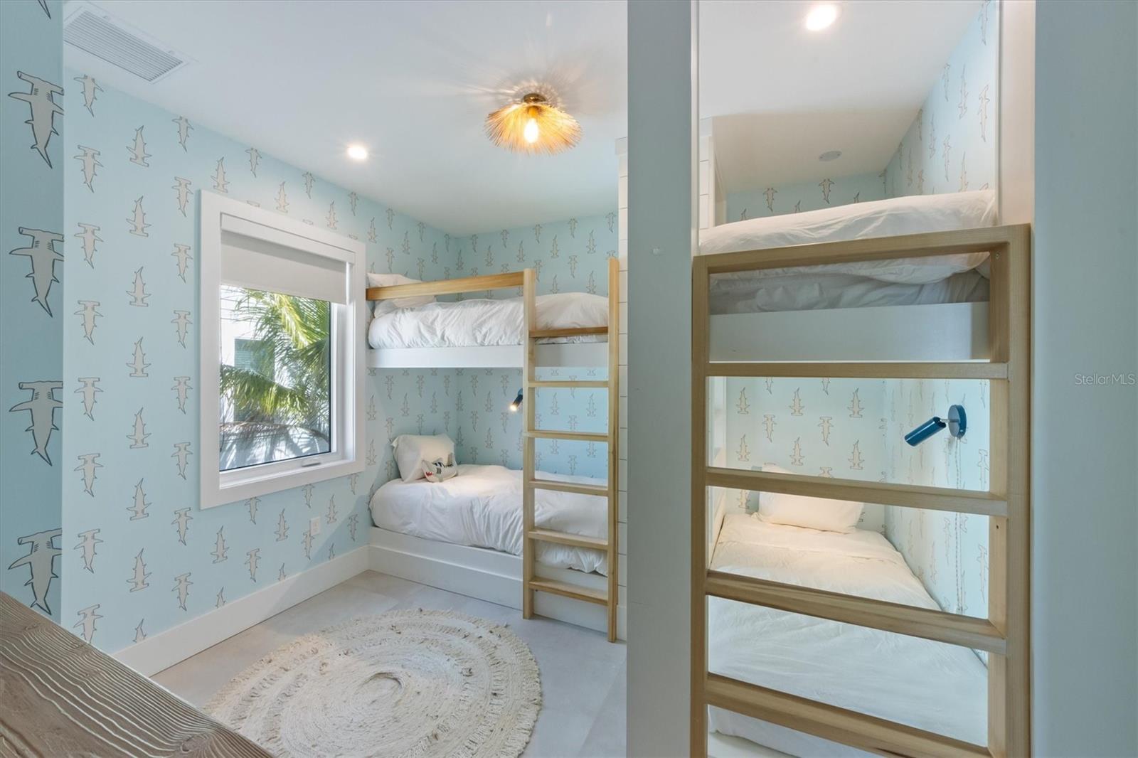140 CRESCENT DR, ANNA MARIA, FL, 34216