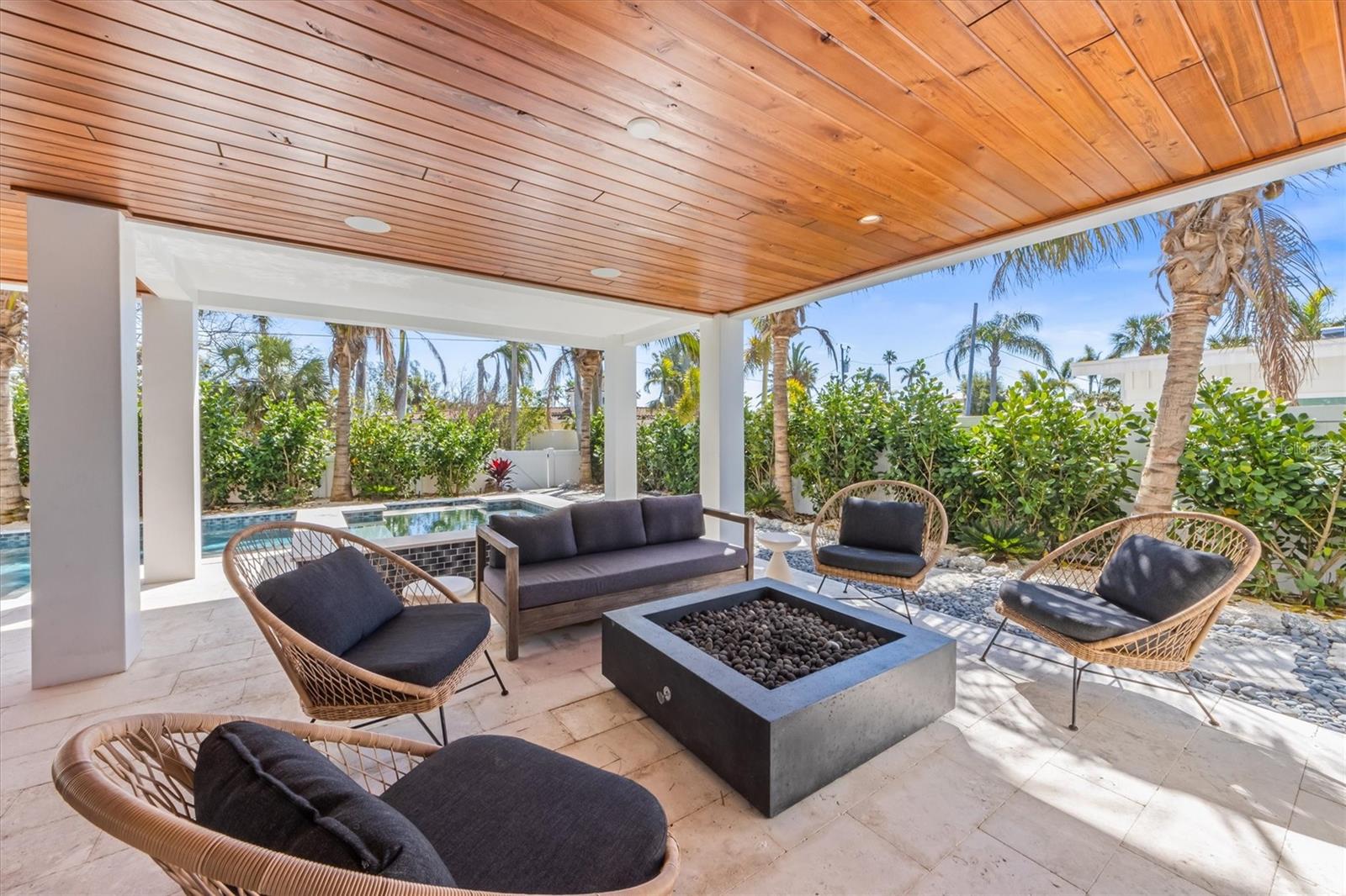 140 CRESCENT DR, ANNA MARIA, FL, 34216