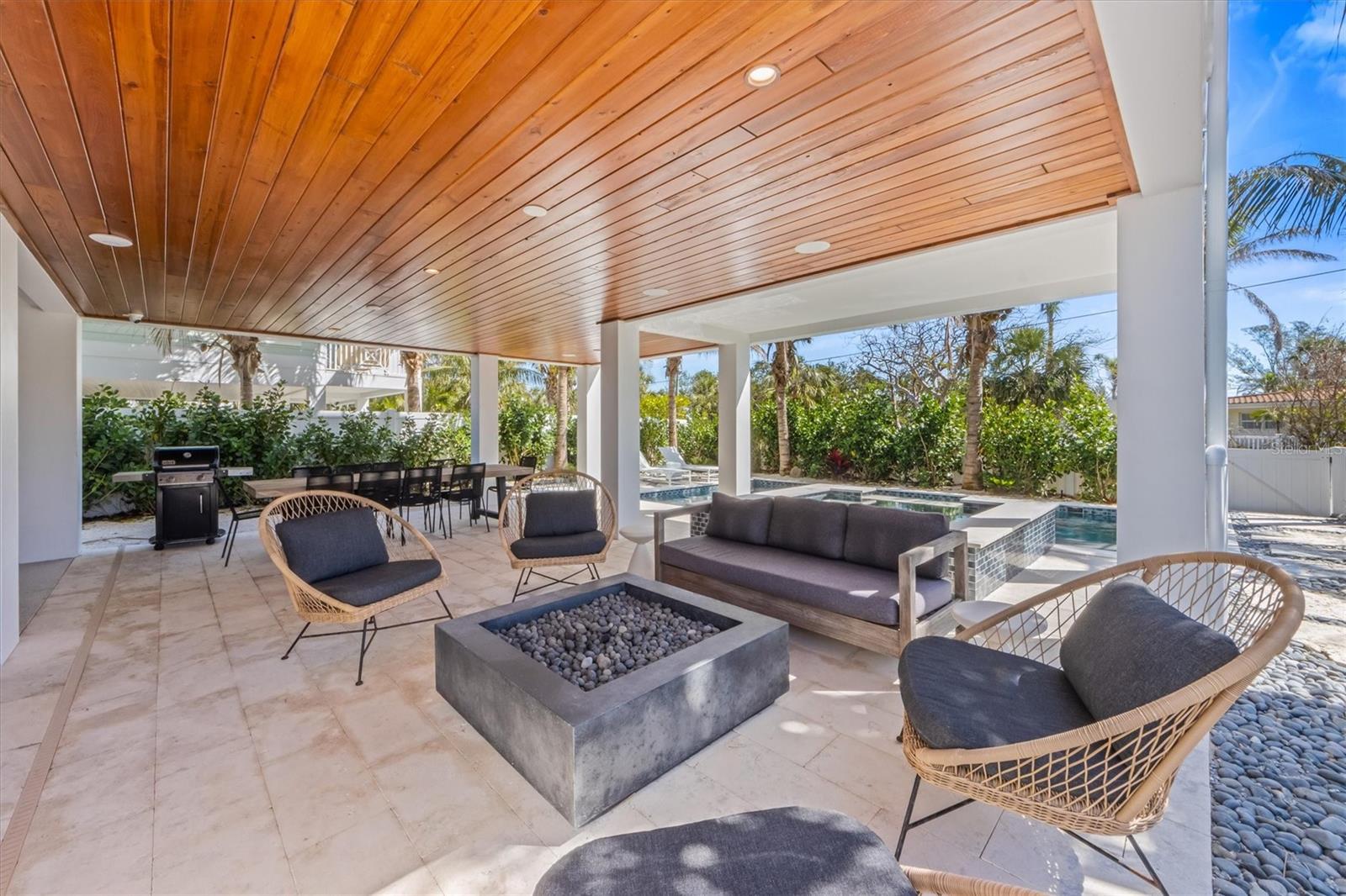 140 CRESCENT DR, ANNA MARIA, FL, 34216