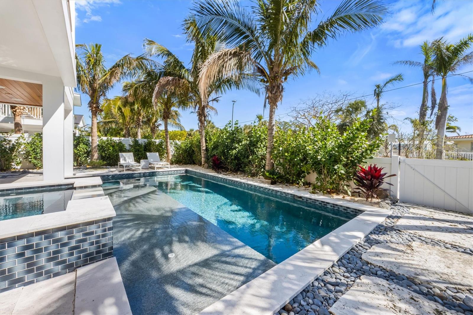 140 CRESCENT DR, ANNA MARIA, FL, 34216