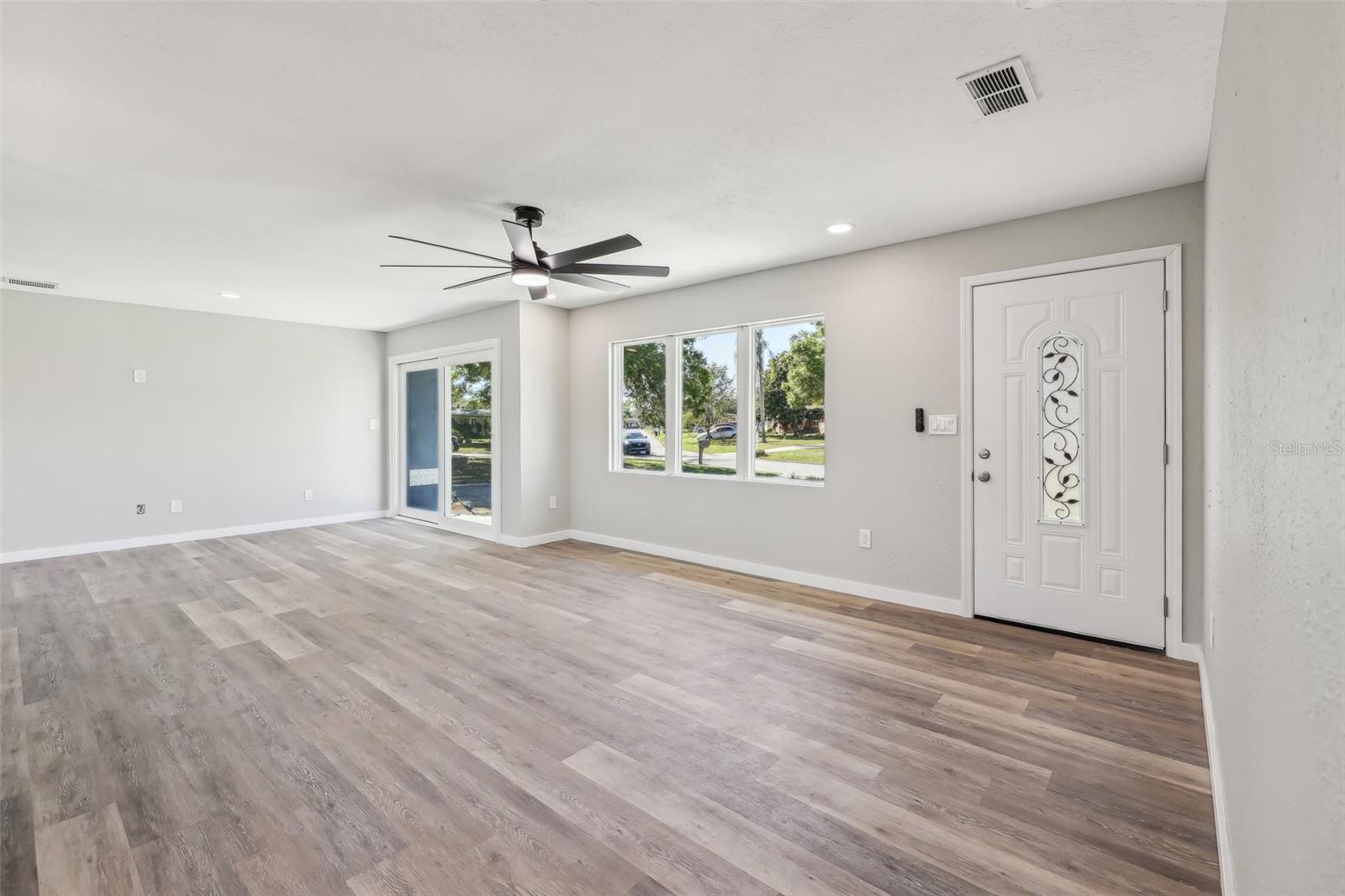 5912 48TH AVE N, KENNETH CITY, FL, 33709