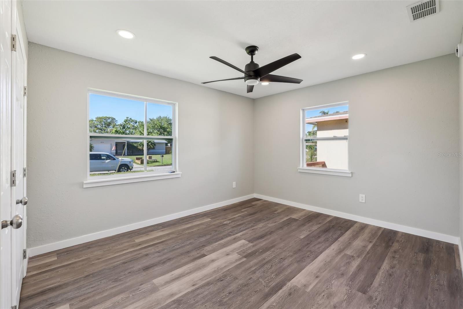 5912 48TH AVE N, KENNETH CITY, FL, 33709