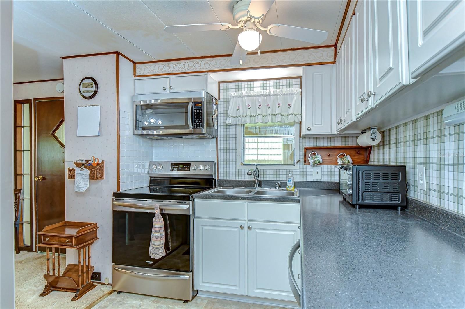 37249 HAMMOND DR, ZEPHYRHILLS, FL, 33541