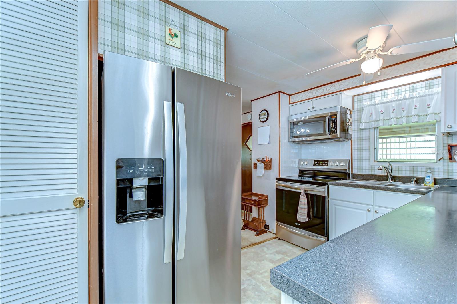 37249 HAMMOND DR, ZEPHYRHILLS, FL, 33541