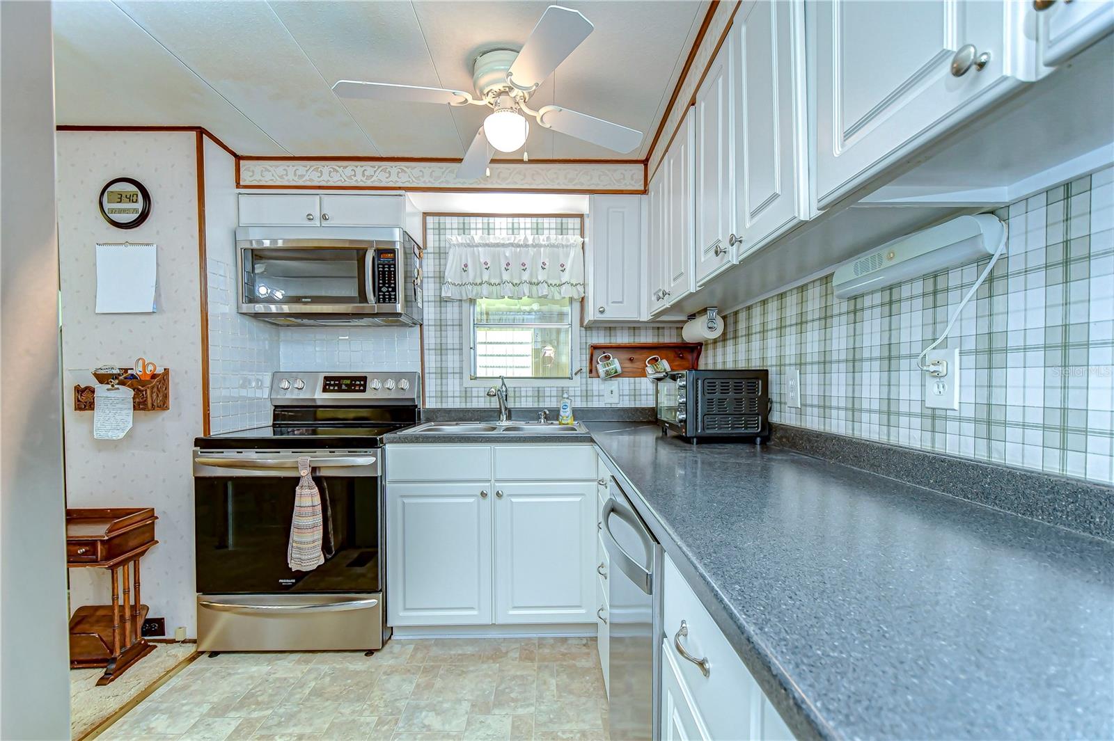 37249 HAMMOND DR, ZEPHYRHILLS, FL, 33541