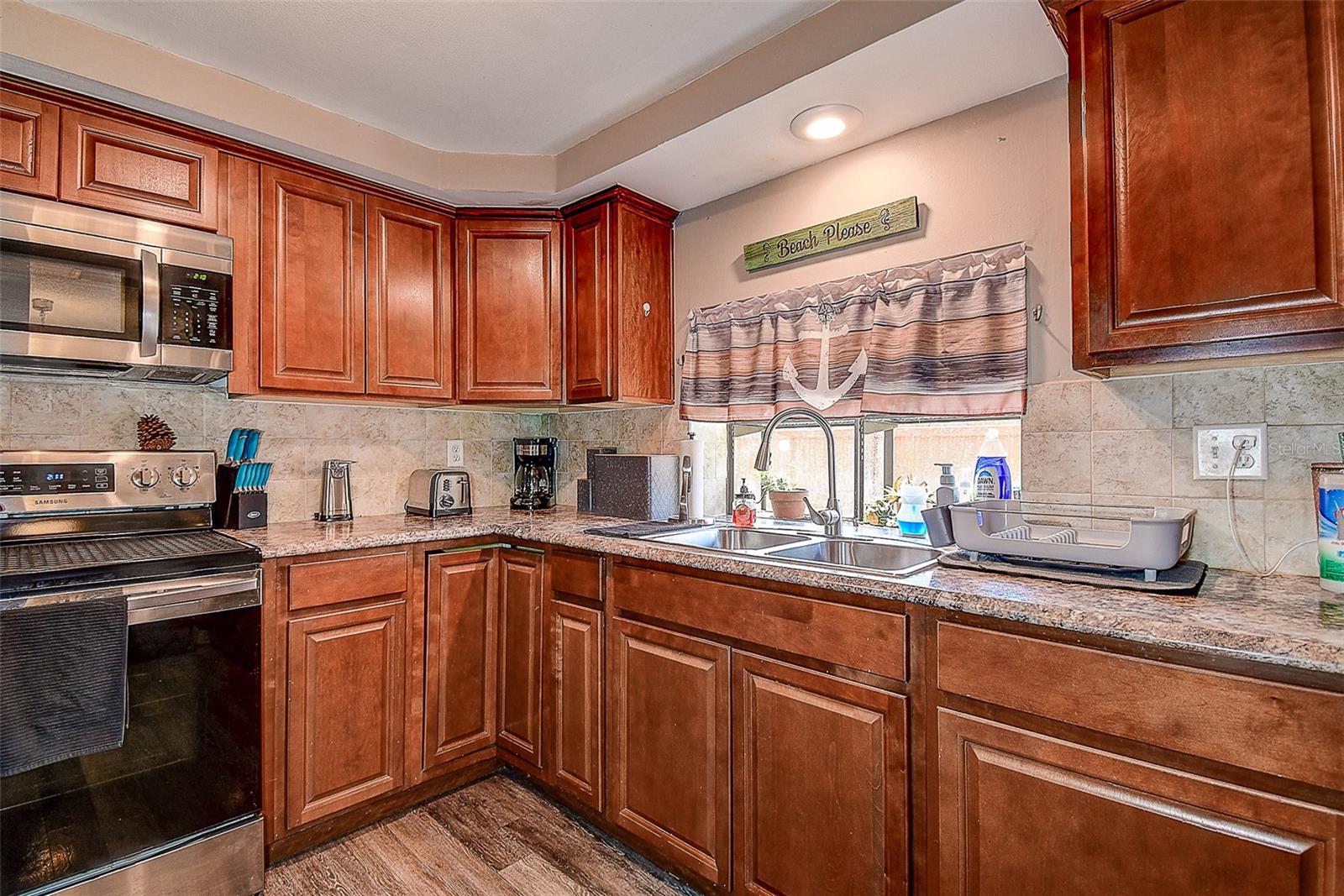 7101 CHANNELSIDE LN N, PINELLAS PARK, FL, 33781