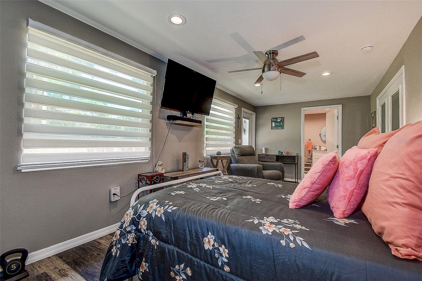 7101 CHANNELSIDE LN N, PINELLAS PARK, FL, 33781