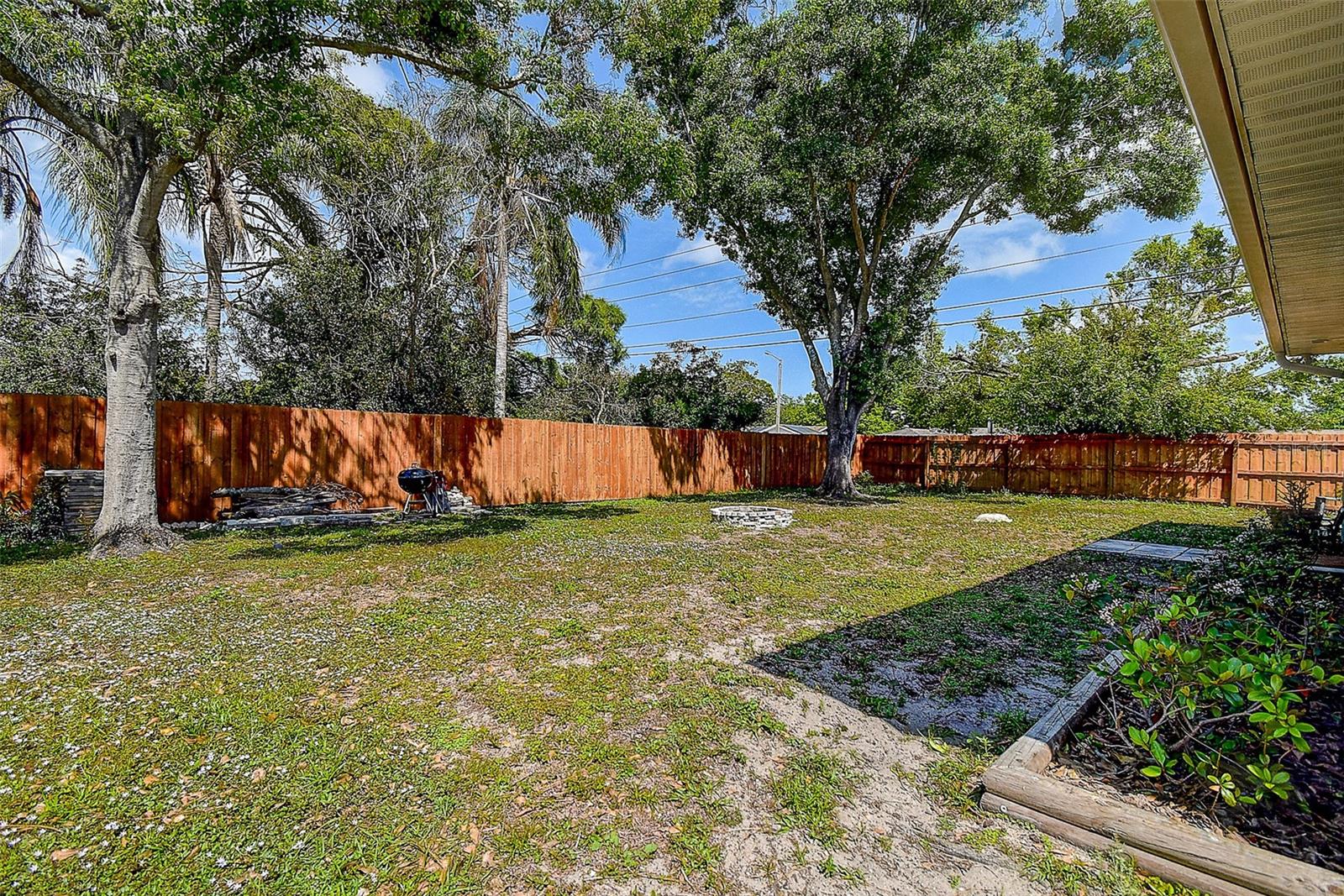7101 CHANNELSIDE LN N, PINELLAS PARK, FL, 33781