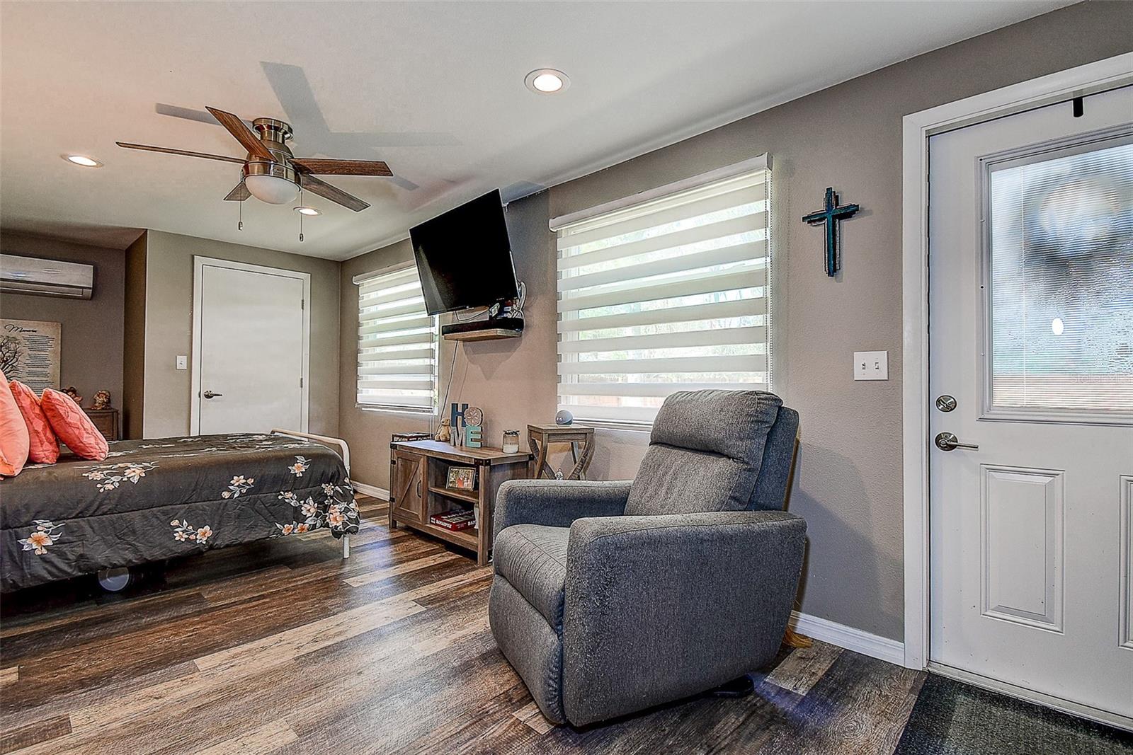 7101 CHANNELSIDE LN N, PINELLAS PARK, FL, 33781