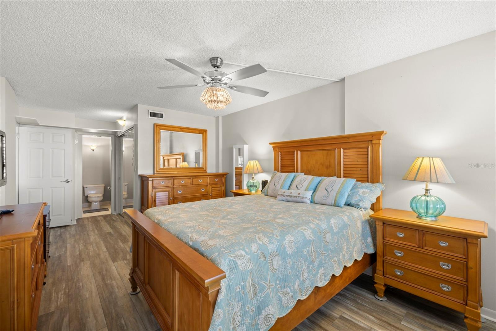 Primary Bedroom with en-suite and walk-in closet