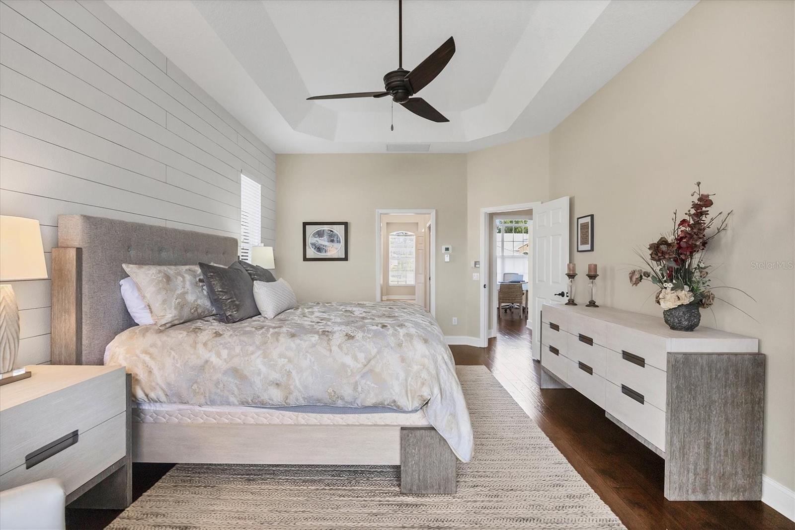 2020 CALUSA LAKES BLVD, NOKOMIS, FL, 34275