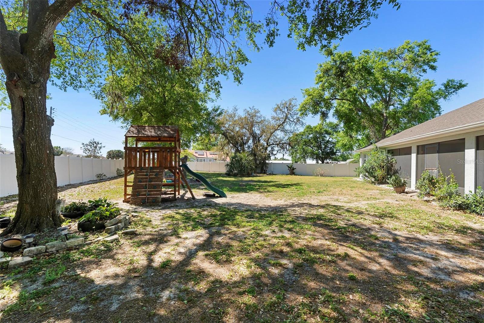2301 ANGEL FISH LOOP, LEESBURG, FL, 34748