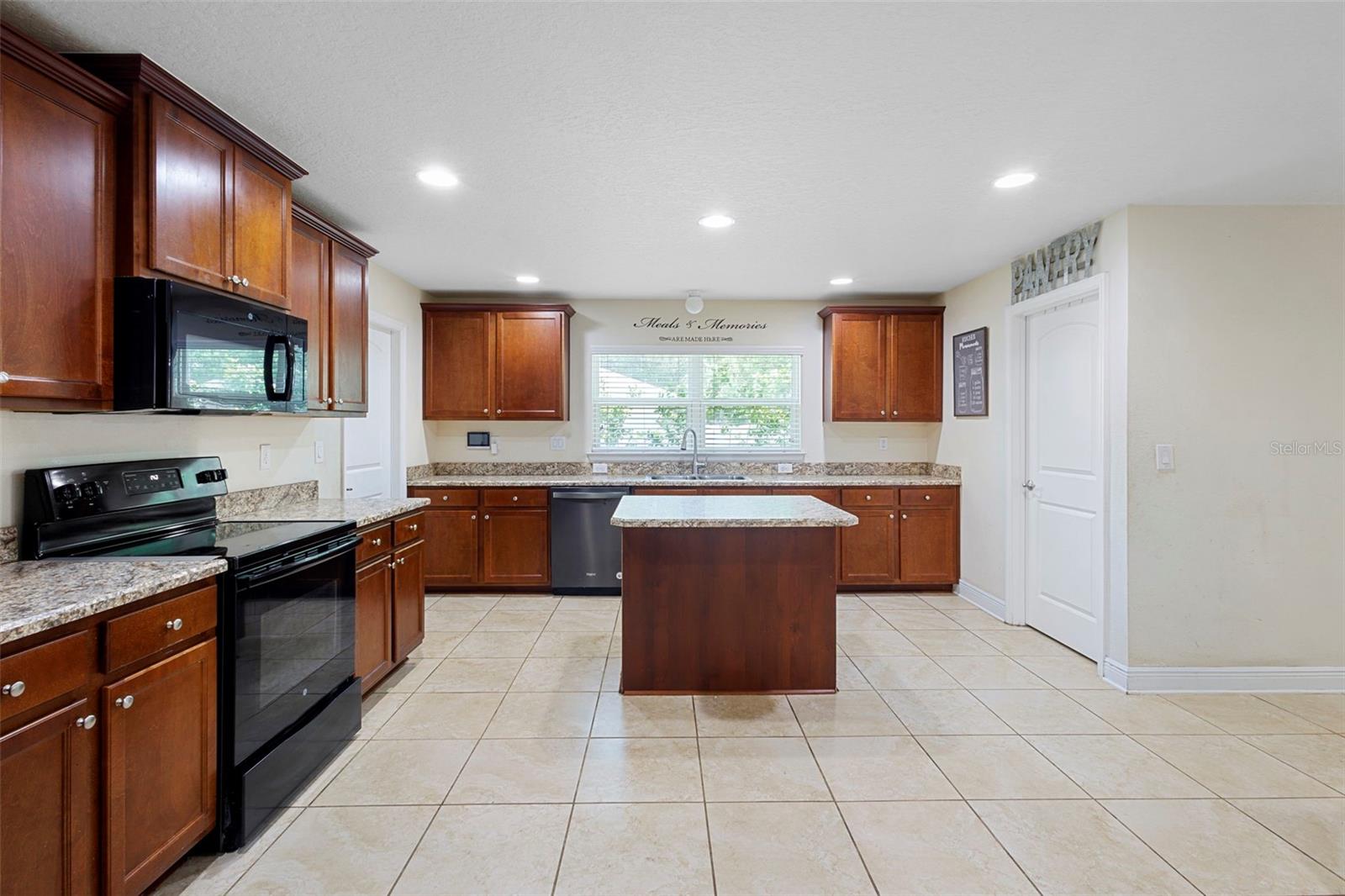 2301 ANGEL FISH LOOP, LEESBURG, FL, 34748