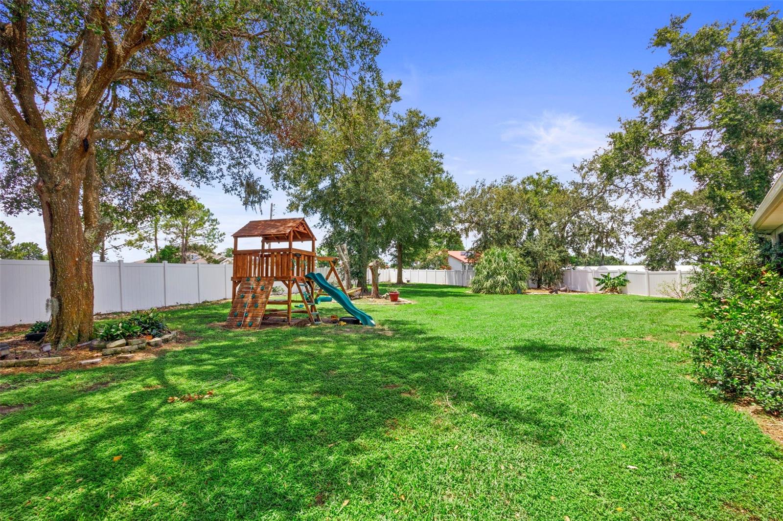 2301 ANGEL FISH LOOP, LEESBURG, FL, 34748