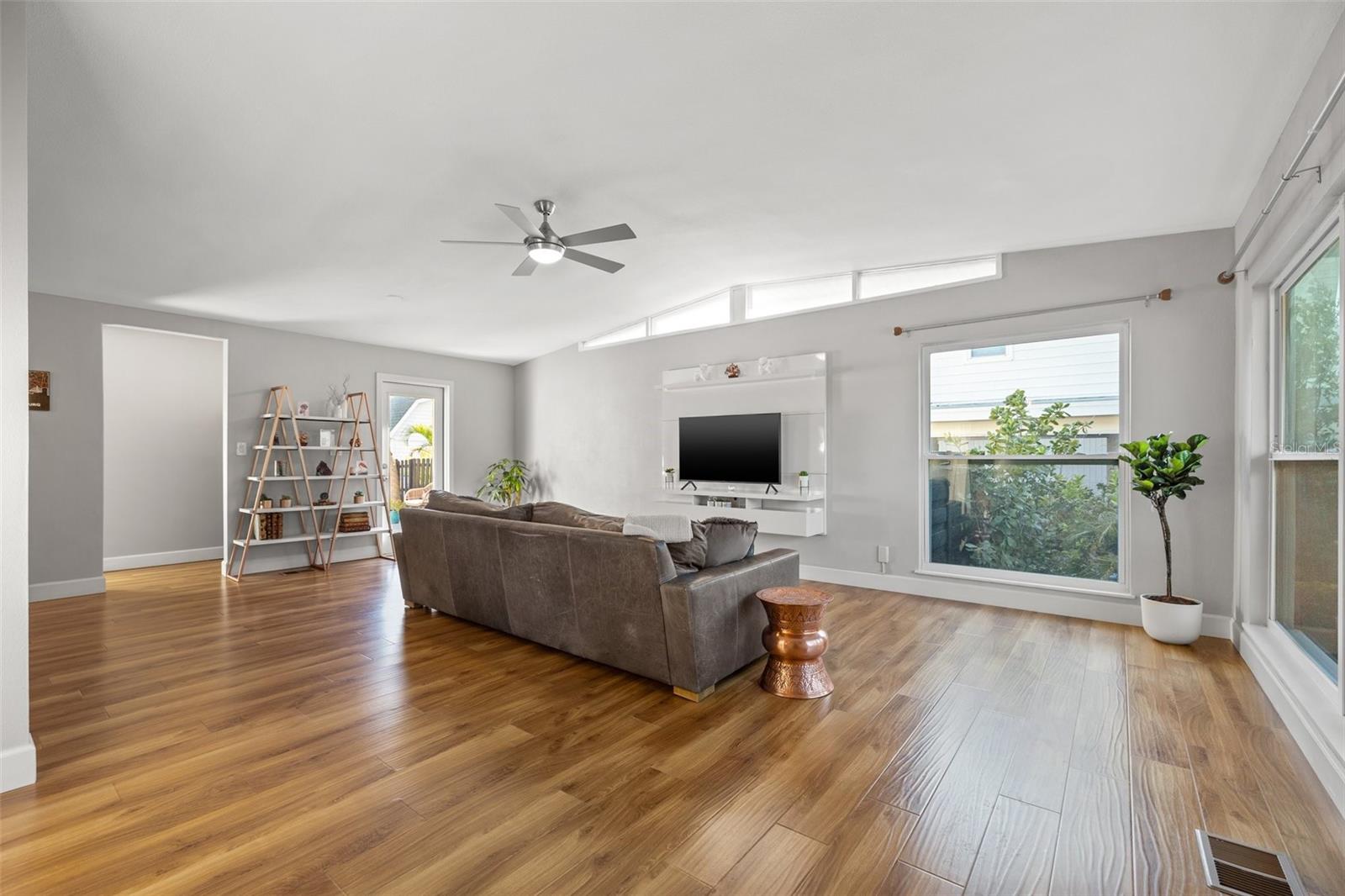 7200 3RD AVE N, ST PETERSBURG, FL, 33710
