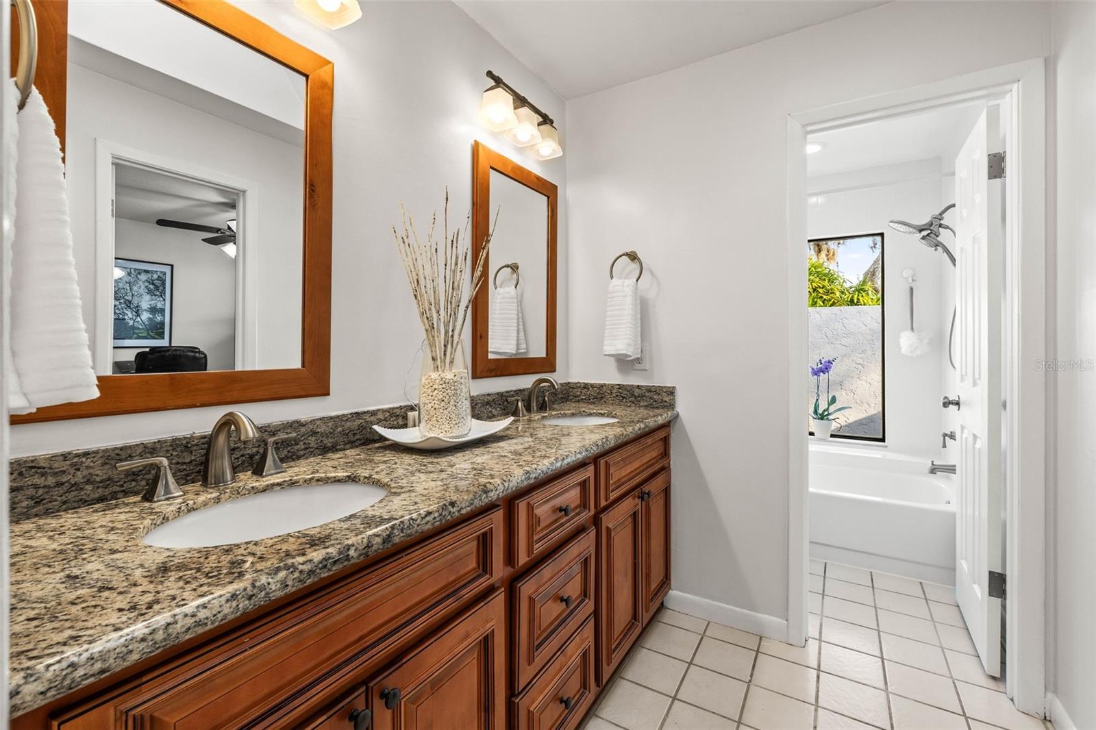 6105 RAIN BRIAR CT, TEMPLE TERRACE, FL, 33617