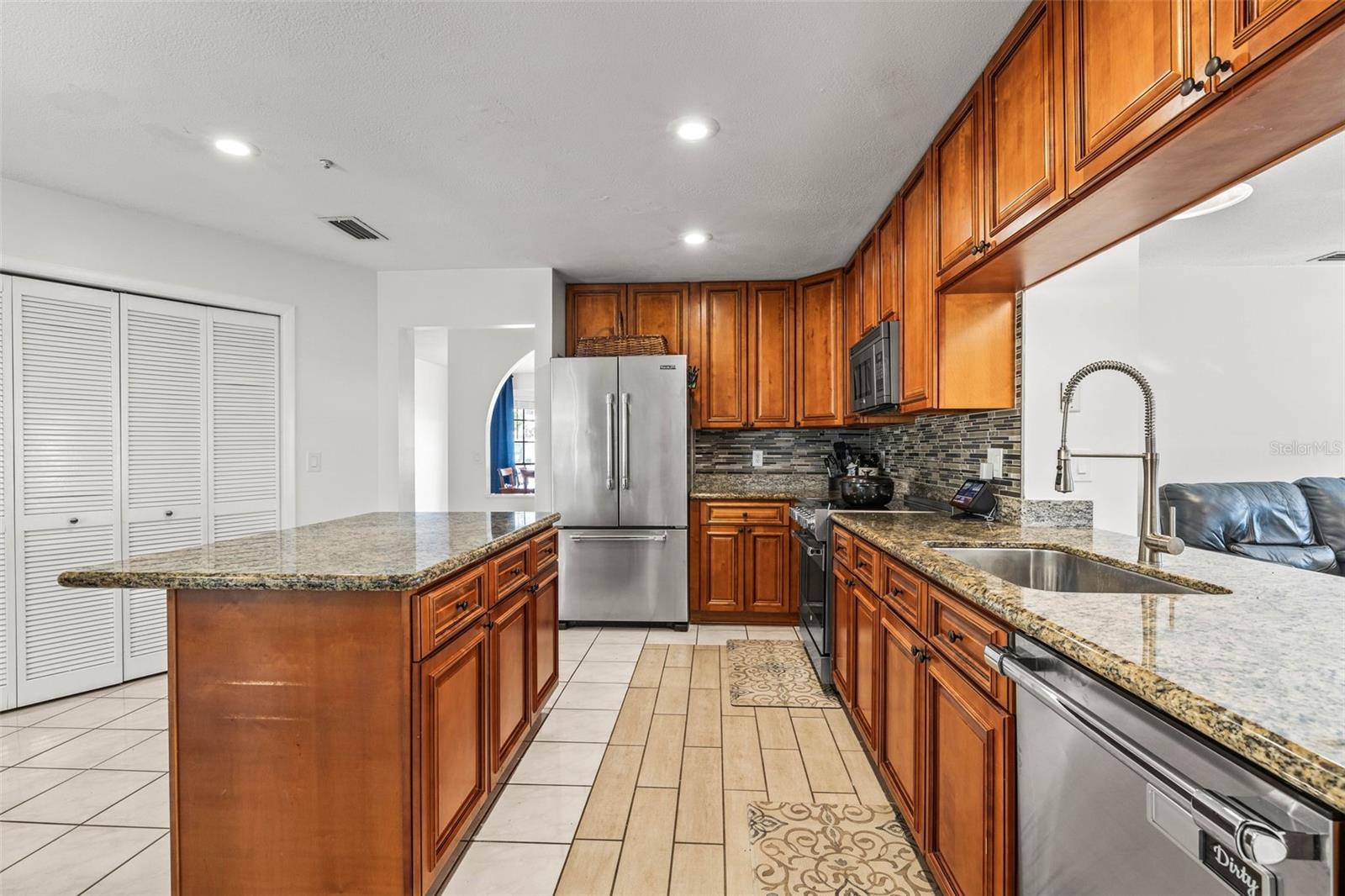 6105 RAIN BRIAR CT, TEMPLE TERRACE, FL, 33617