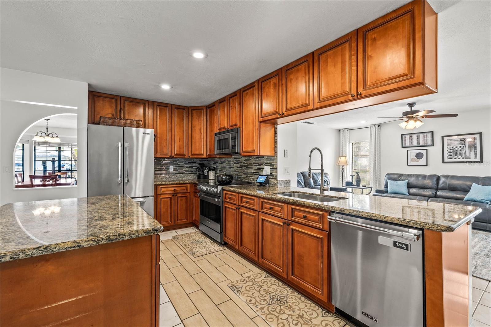 6105 RAIN BRIAR CT, TEMPLE TERRACE, FL, 33617