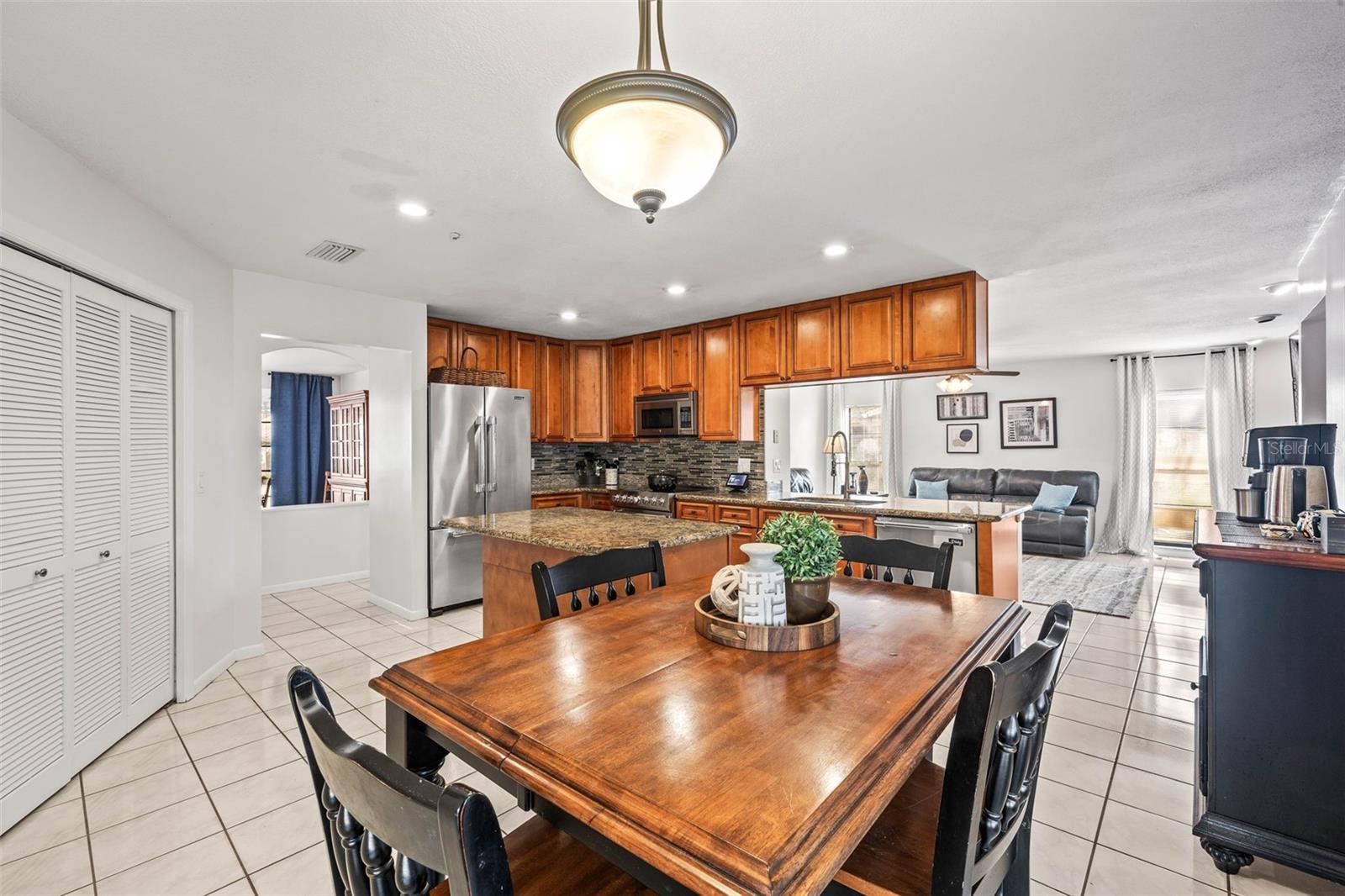 6105 RAIN BRIAR CT, TEMPLE TERRACE, FL, 33617