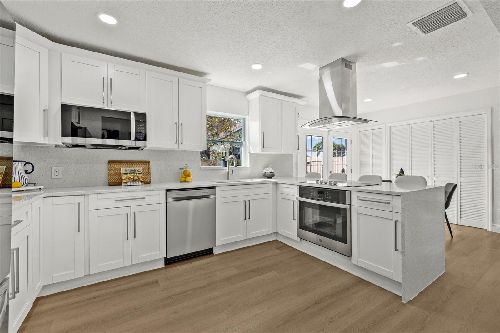 2328 DARTMOUTH AVE N, ST PETERSBURG, FL, 33713