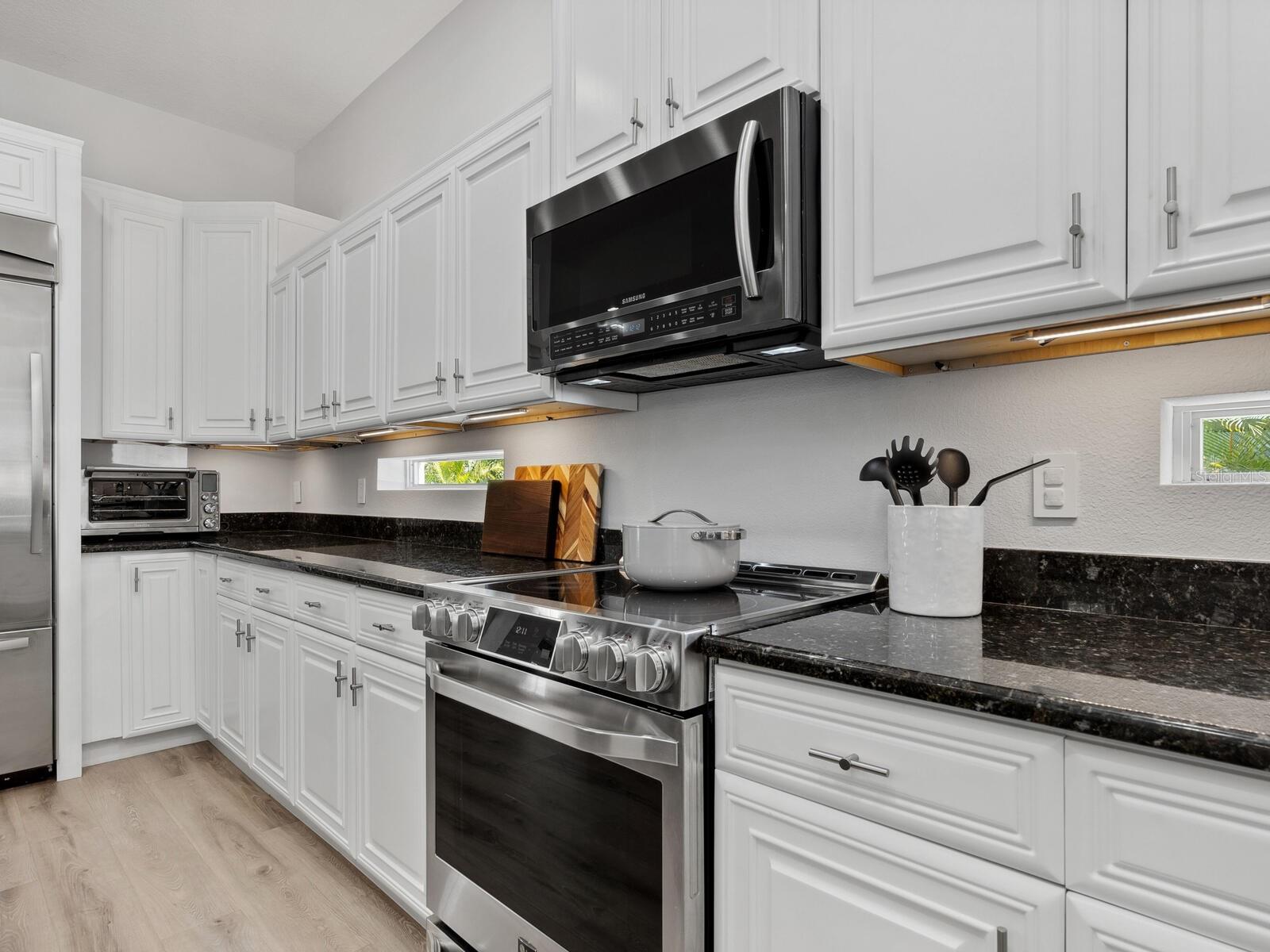 2159 HAWTHORNE ST, SARASOTA, FL, 34239