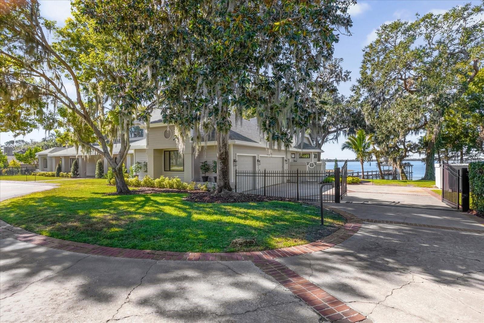 15749 ACORN CIR, TAVARES, FL, 32778