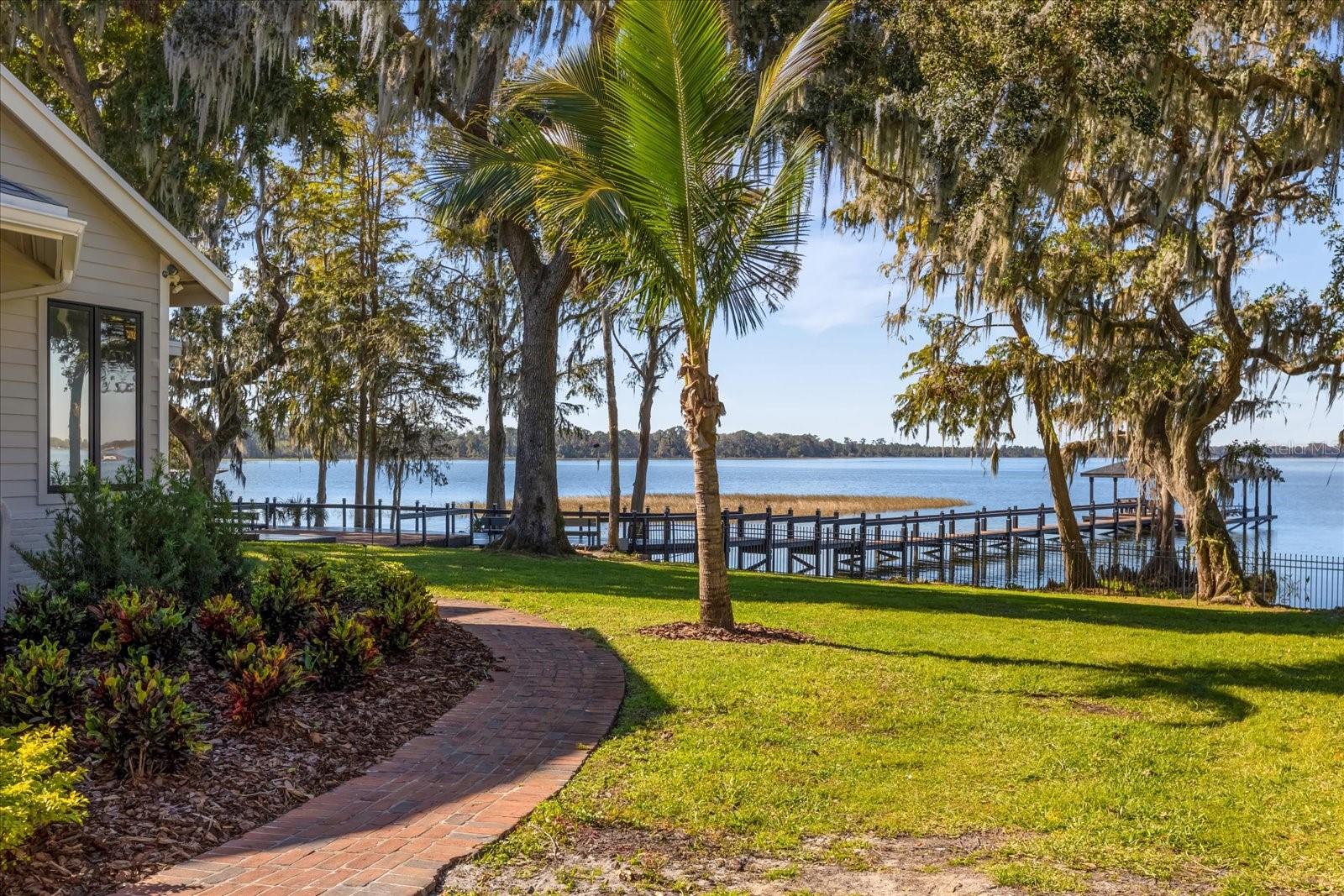 15749 ACORN CIR, TAVARES, FL, 32778