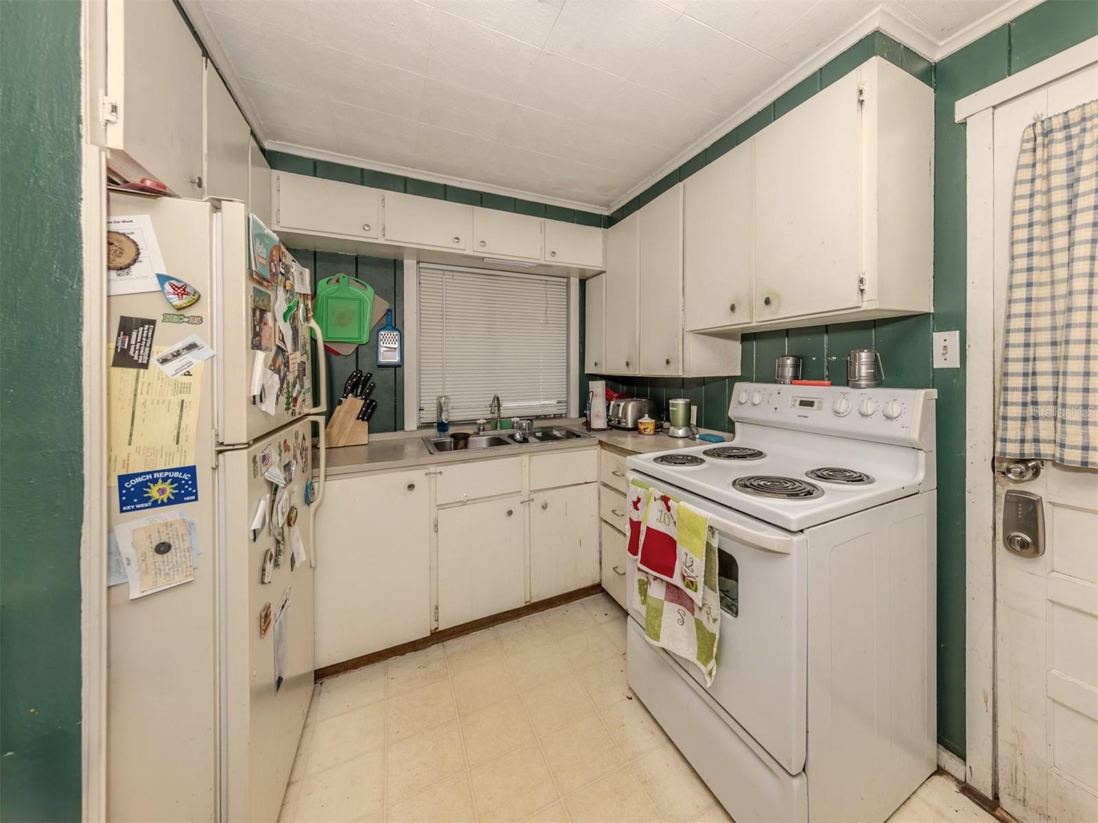 2043 OAK TER, SARASOTA, FL, 34231