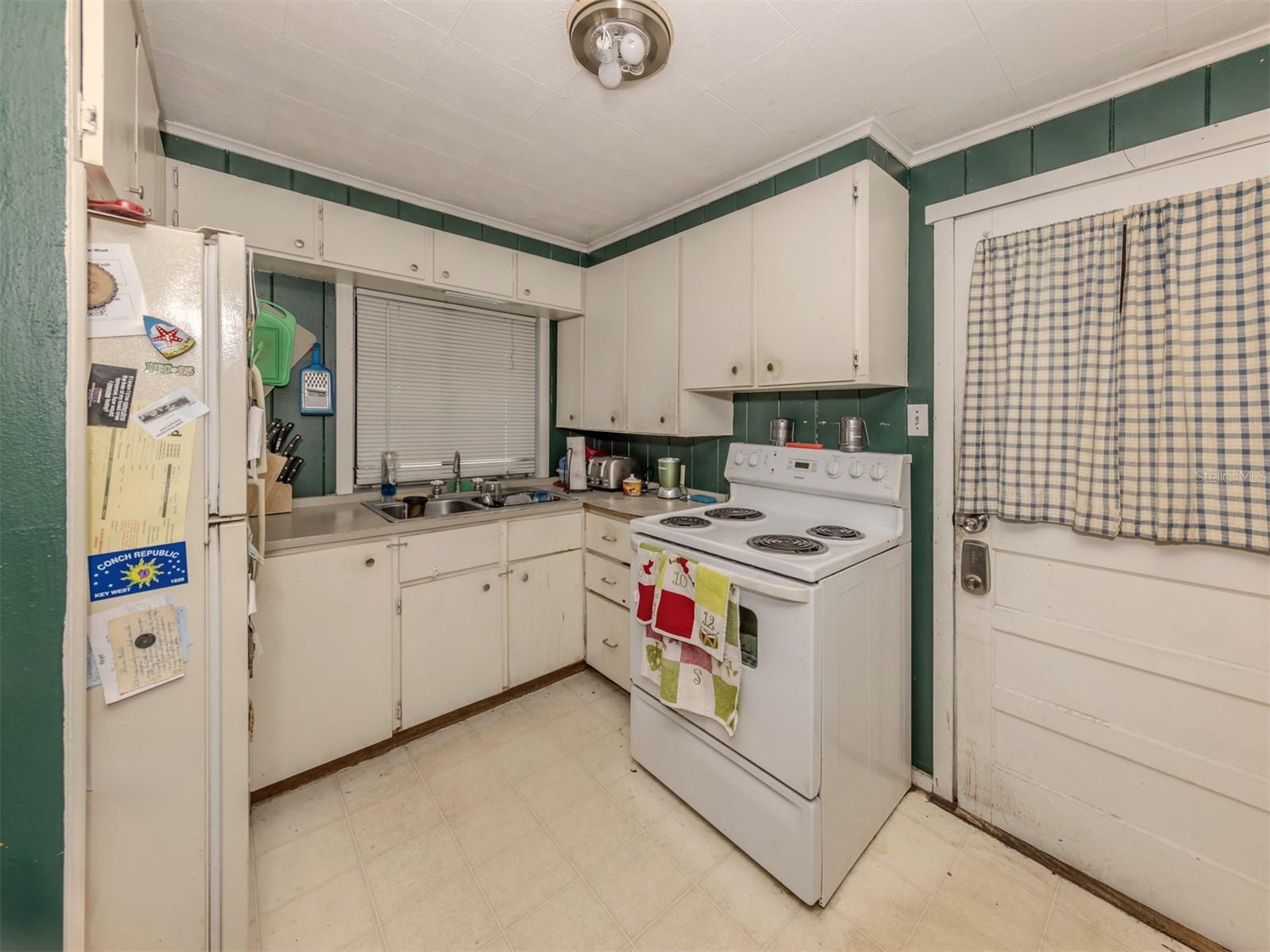 2043 OAK TER, SARASOTA, FL, 34231