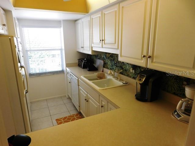 1400 TARPON CENTER DR #305, VENICE, FL, 34285
