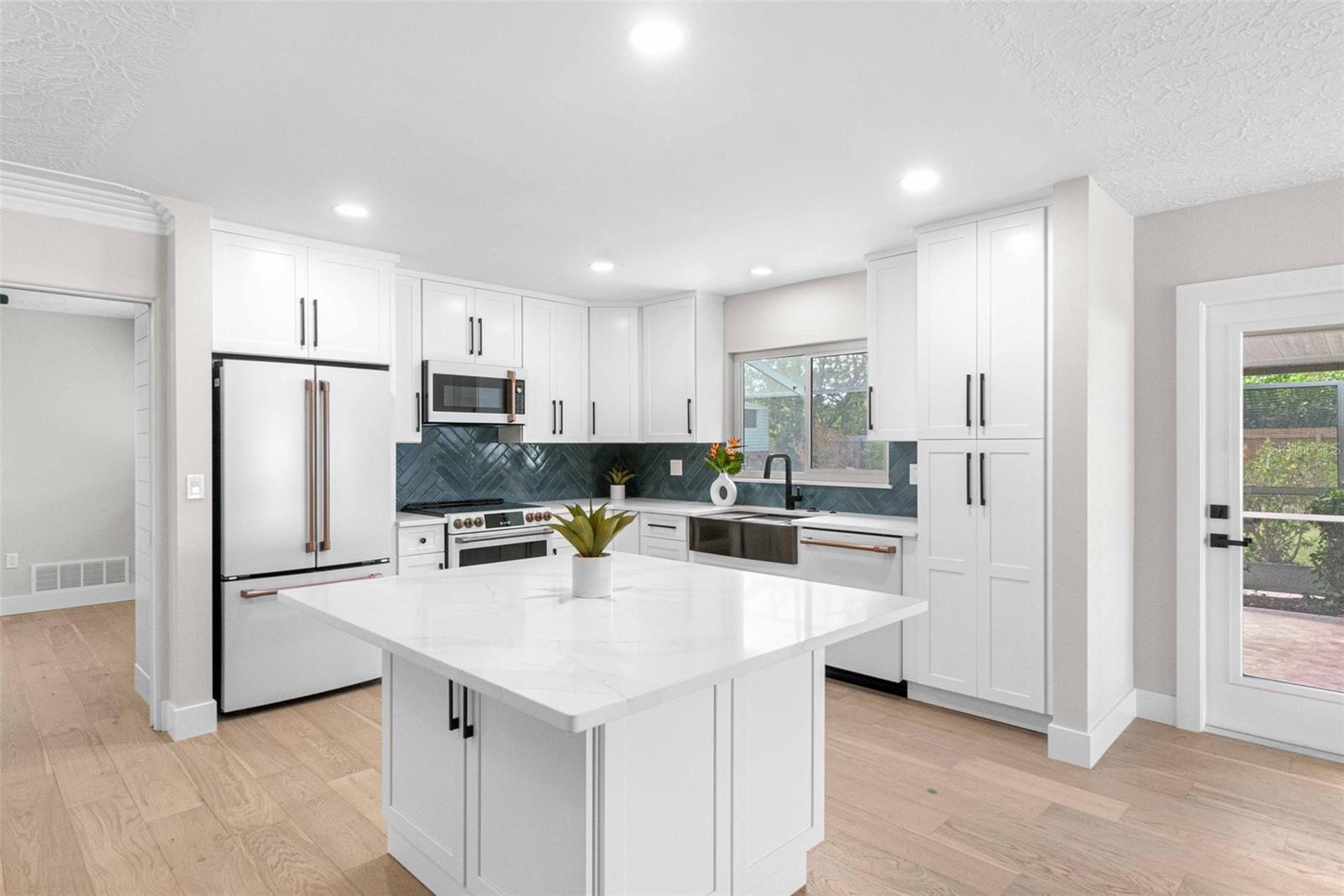 2242 SUNNYSIDE LN, SARASOTA, FL, 34239