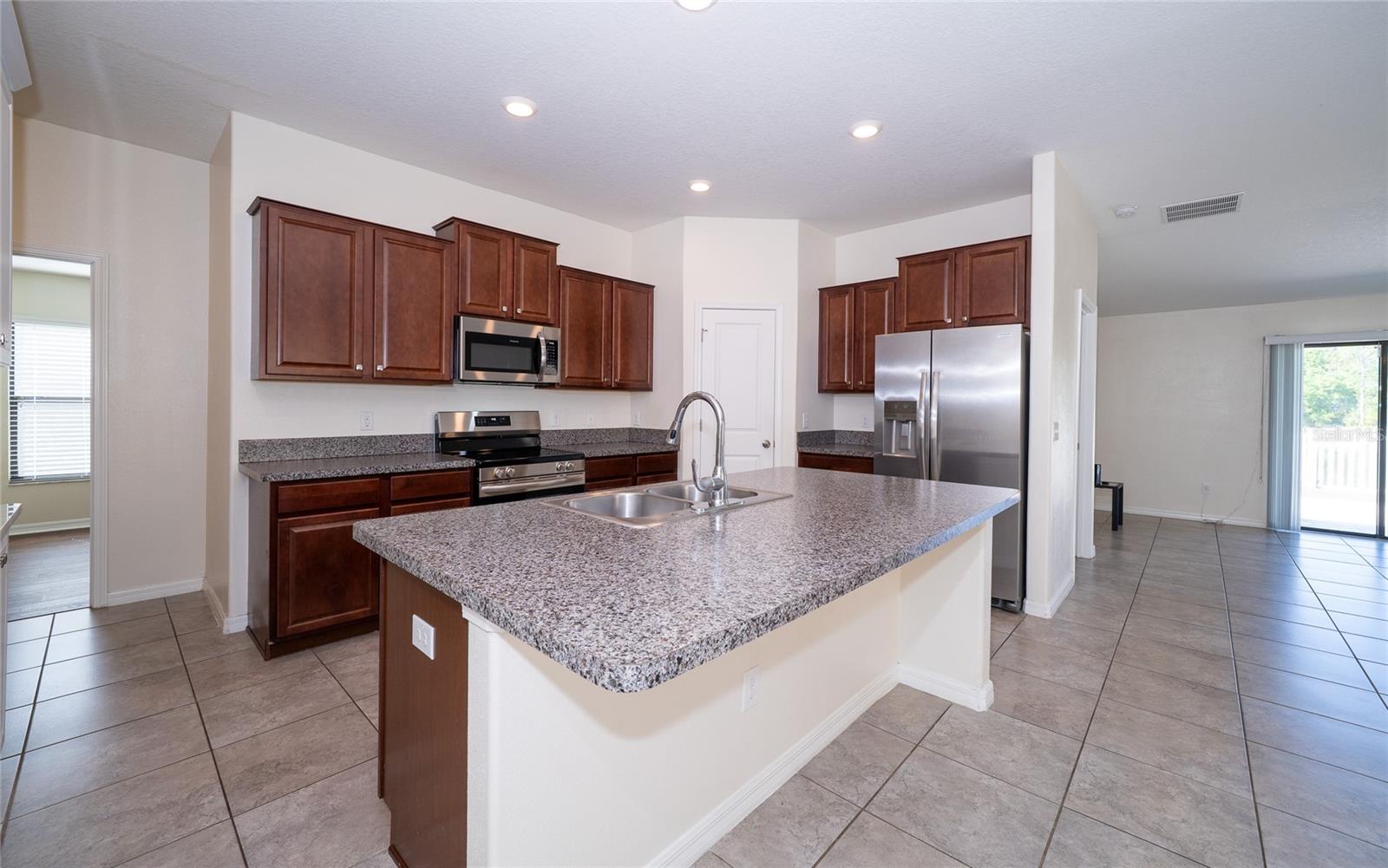 36077 STABLE WILK AVE, ZEPHYRHILLS, FL, 33541