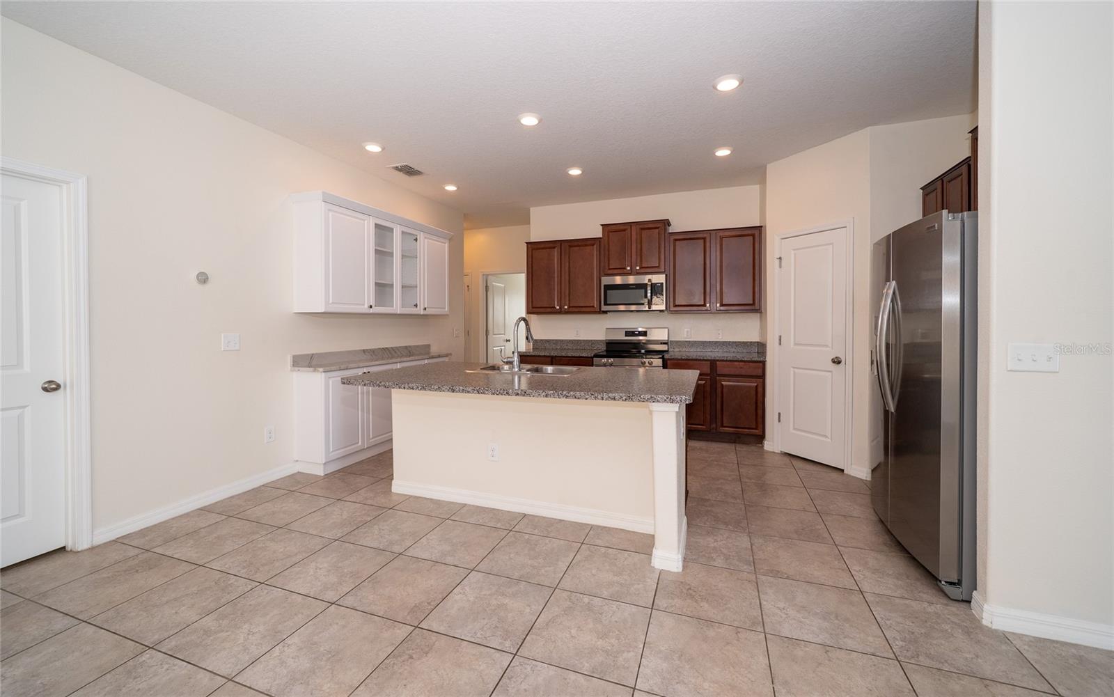 36077 STABLE WILK AVE, ZEPHYRHILLS, FL, 33541