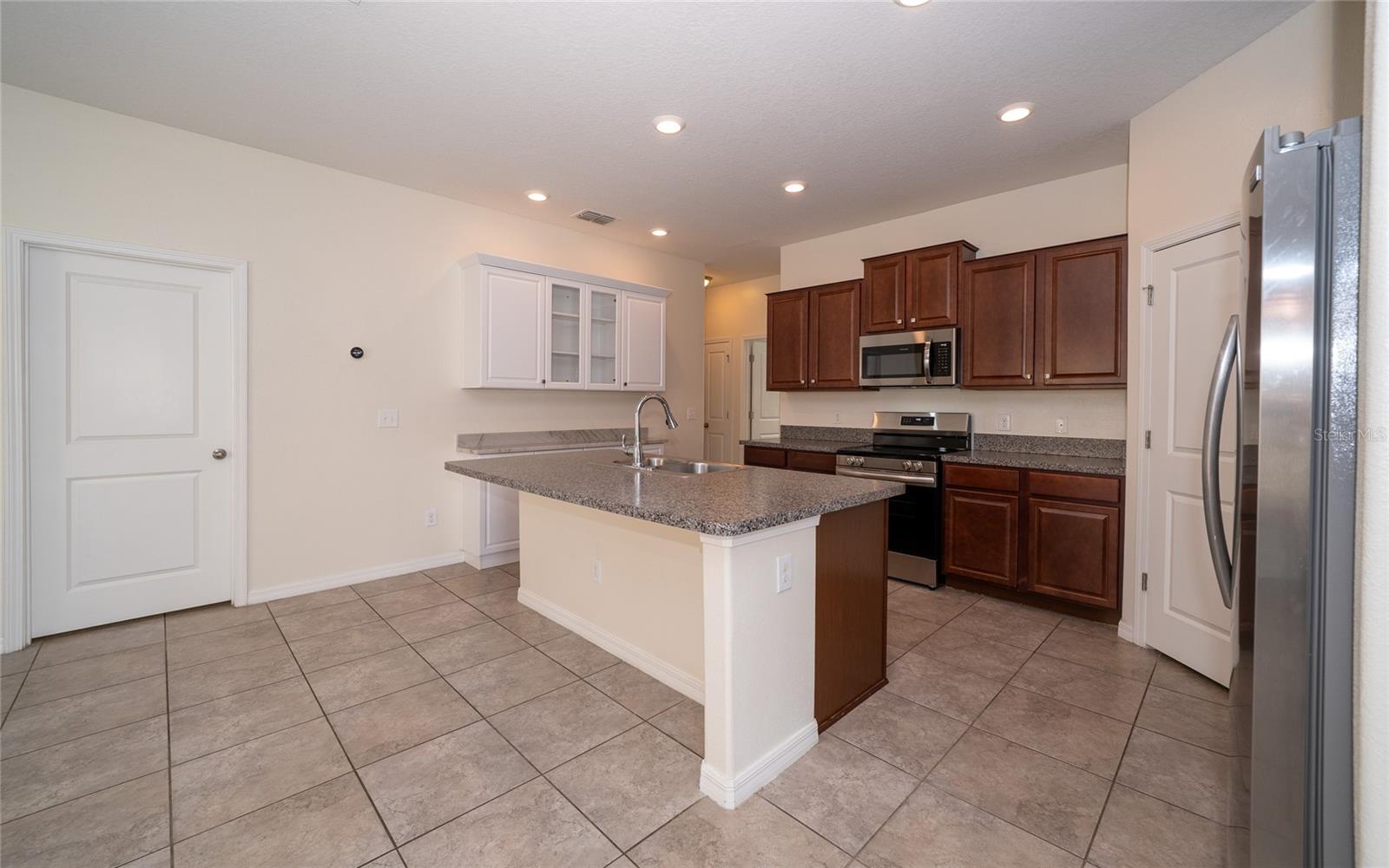 36077 STABLE WILK AVE, ZEPHYRHILLS, FL, 33541