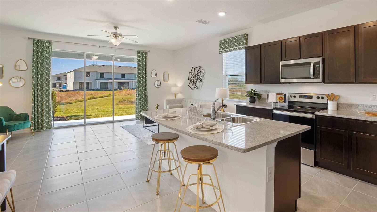 526 MANGROVE SHADE CIR, APOLLO BEACH, FL, 33572