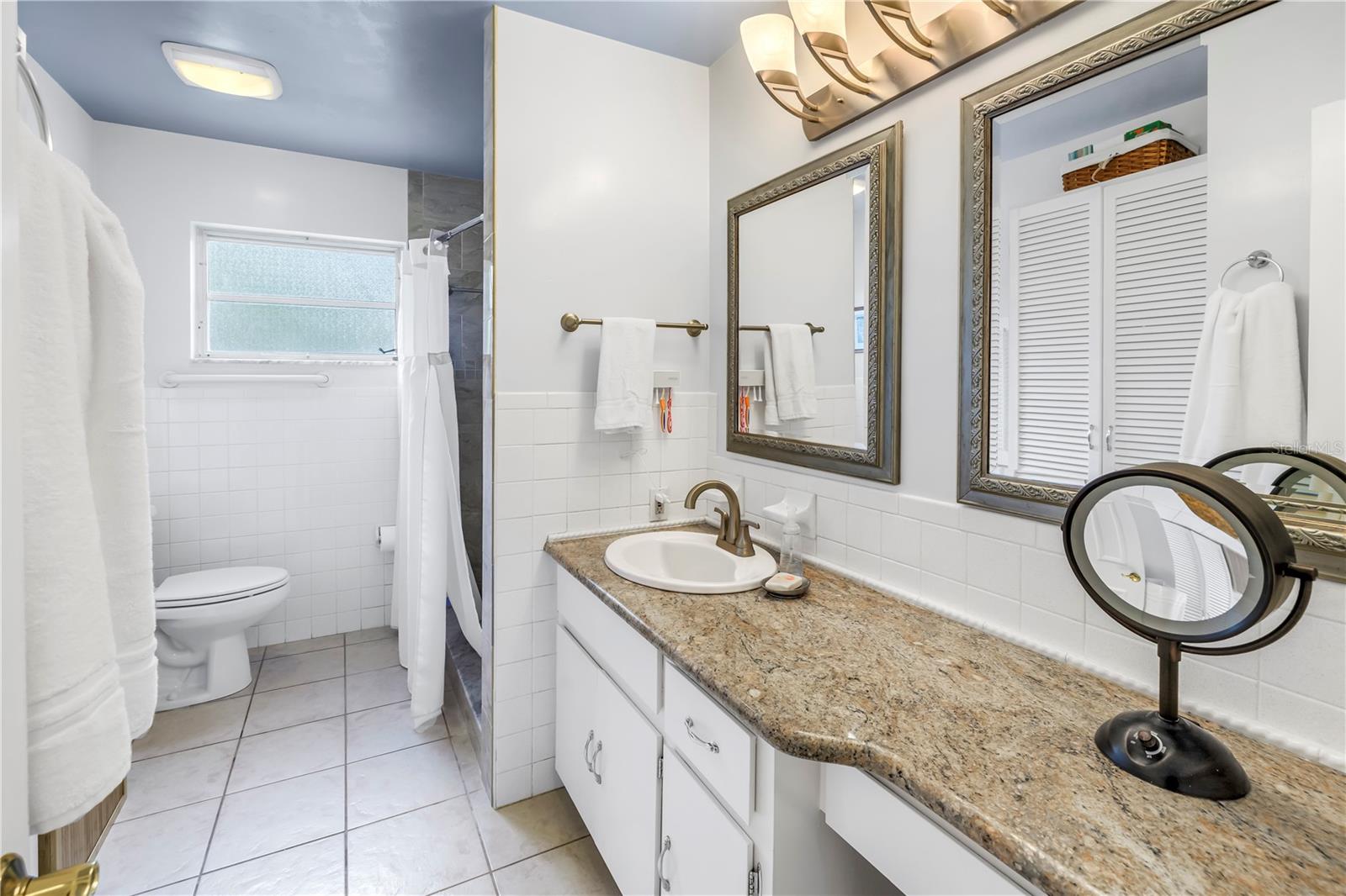 9044 LYNWOOD DR, SEMINOLE, FL, 33772