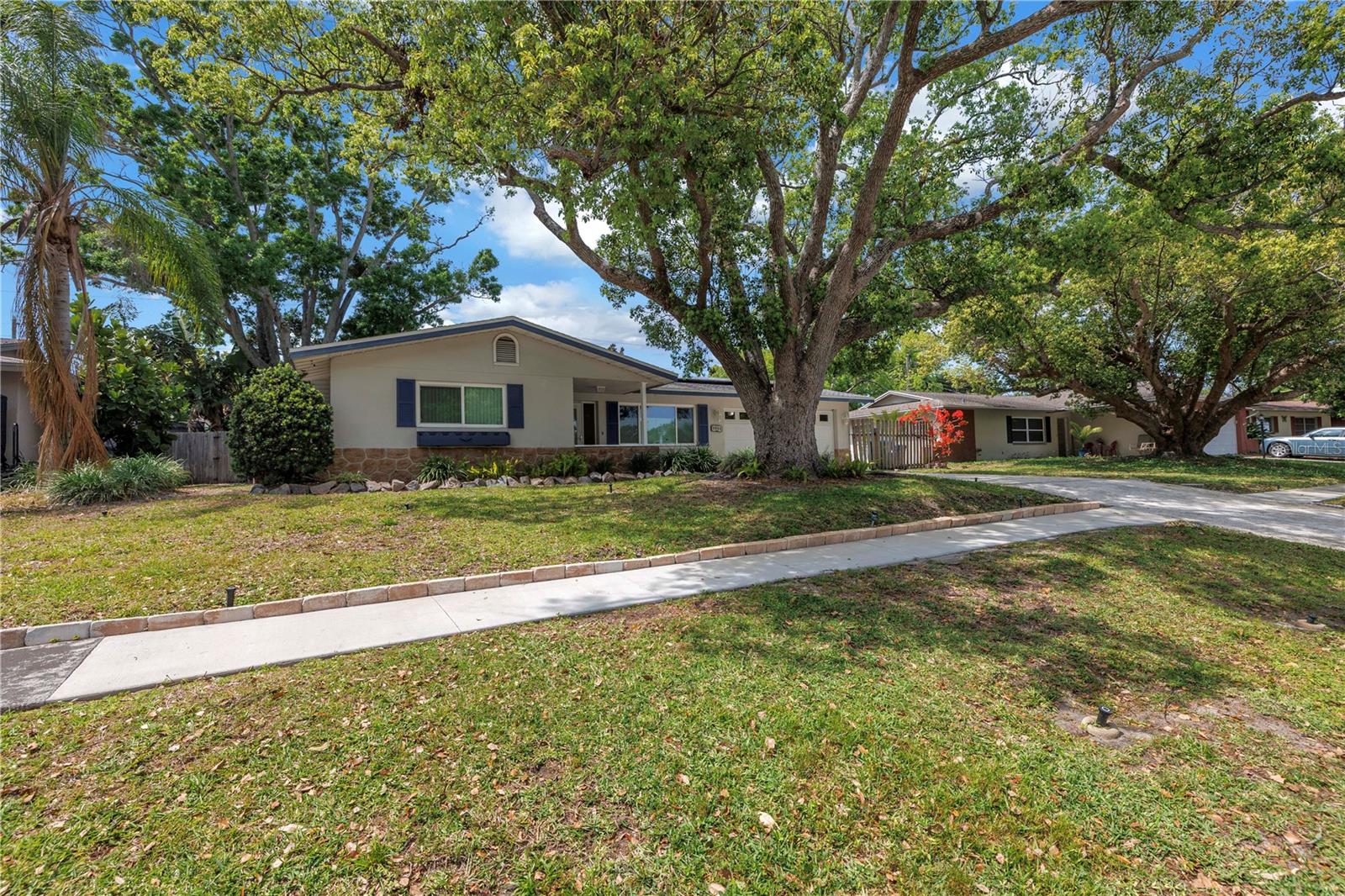 9044 LYNWOOD DR, SEMINOLE, FL, 33772