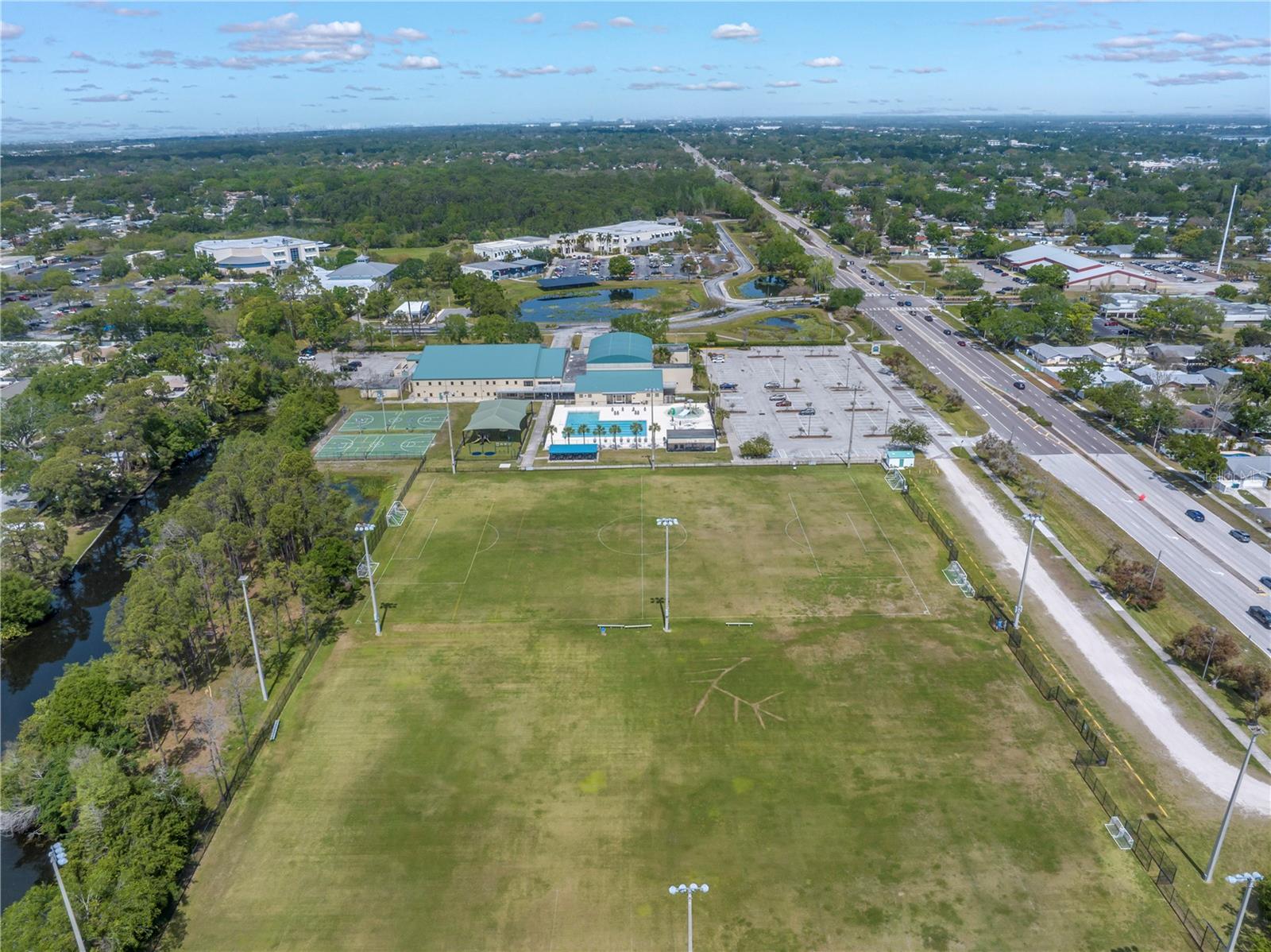 9044 LYNWOOD DR, SEMINOLE, FL, 33772