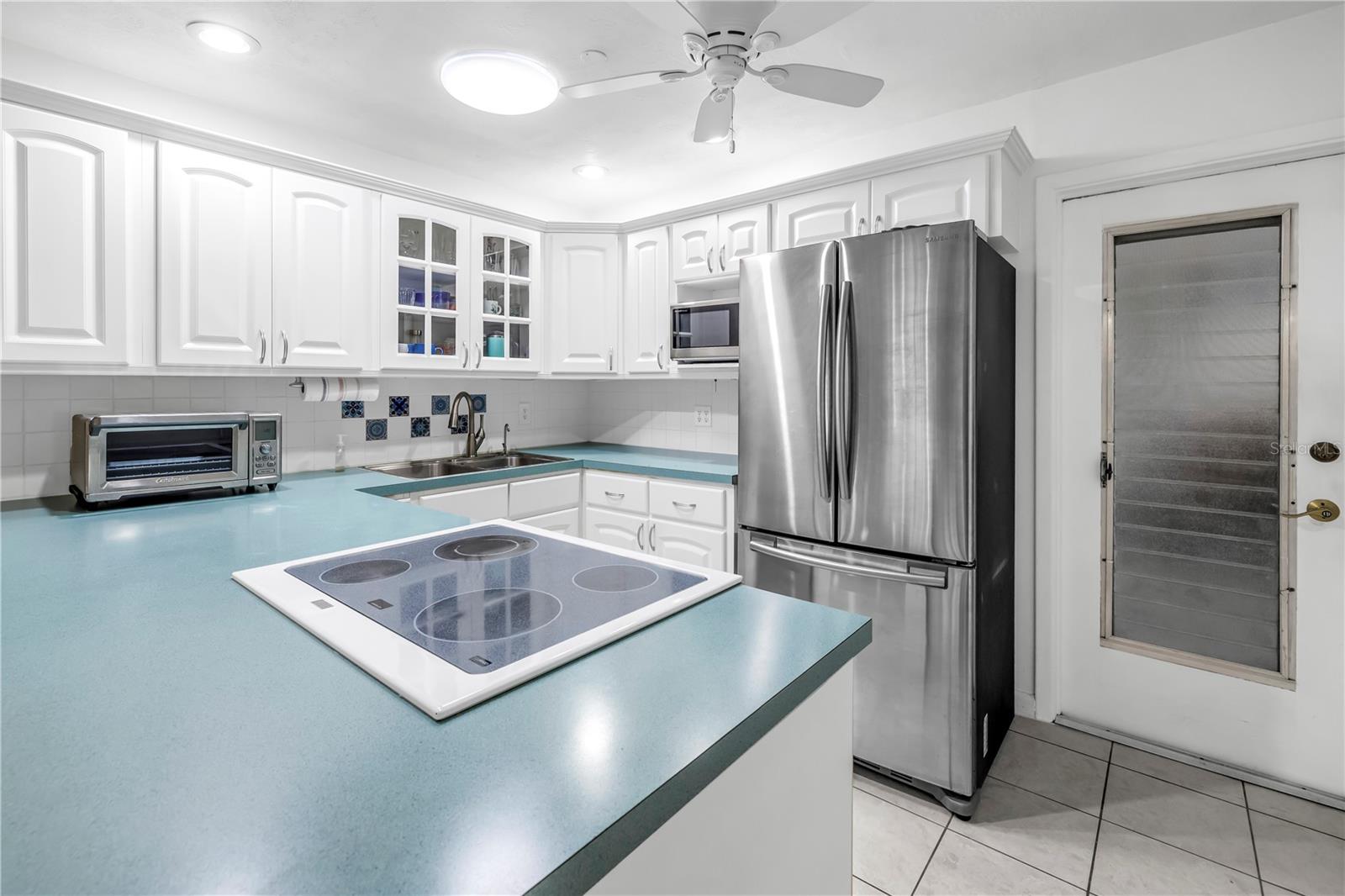 9044 LYNWOOD DR, SEMINOLE, FL, 33772