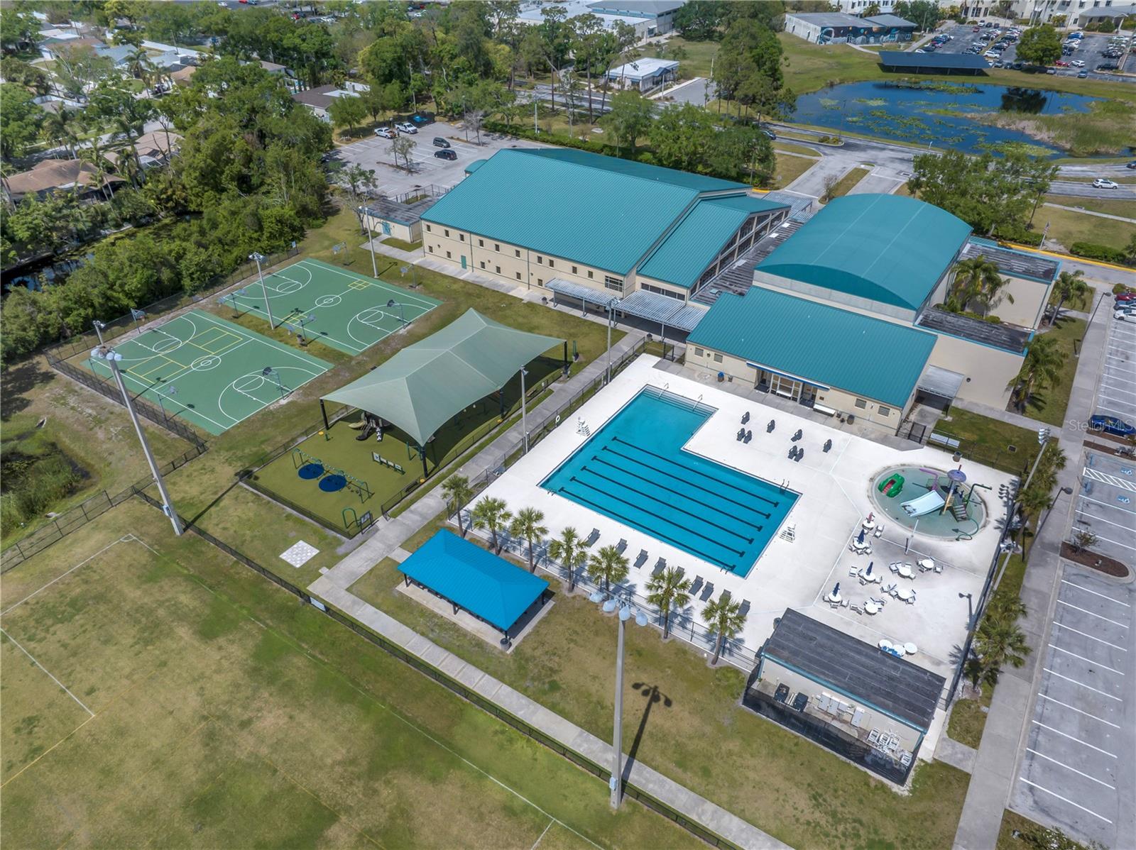 9044 LYNWOOD DR, SEMINOLE, FL, 33772