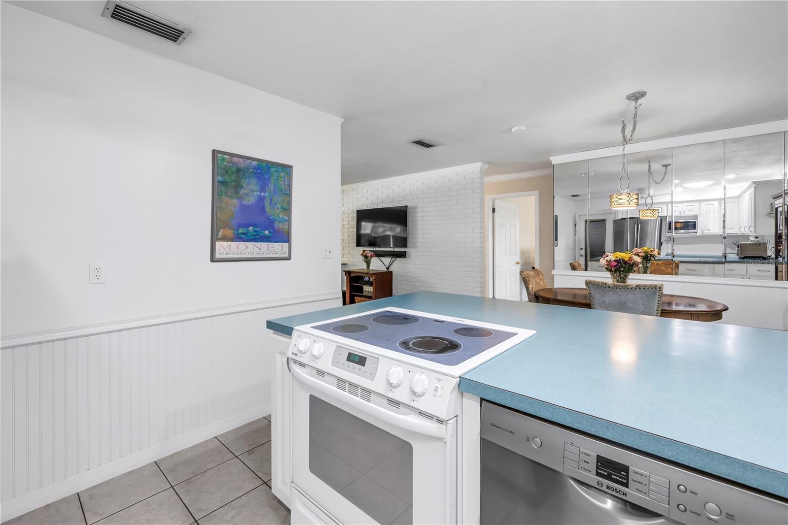 9044 LYNWOOD DR, SEMINOLE, FL, 33772