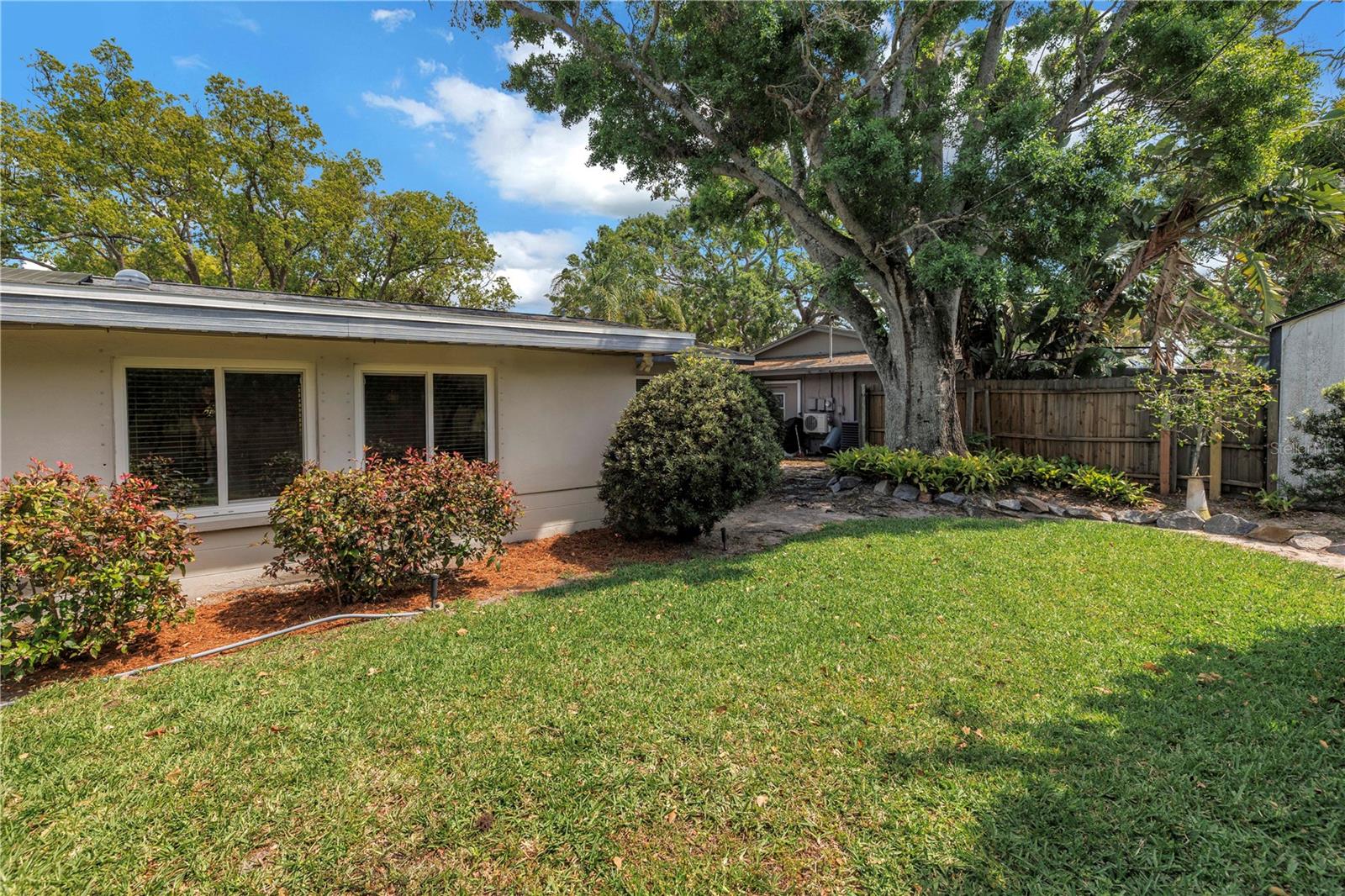 9044 LYNWOOD DR, SEMINOLE, FL, 33772