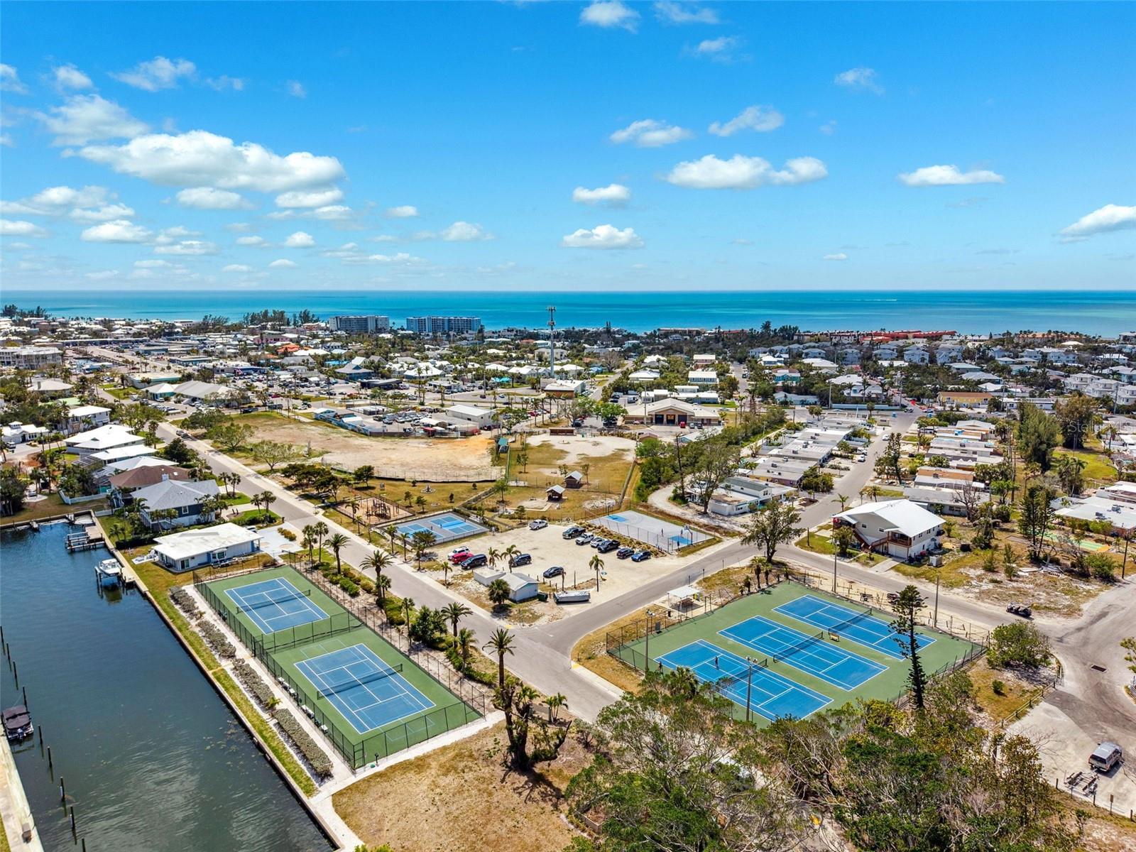 438 62ND ST, HOLMES BEACH, FL, 34217