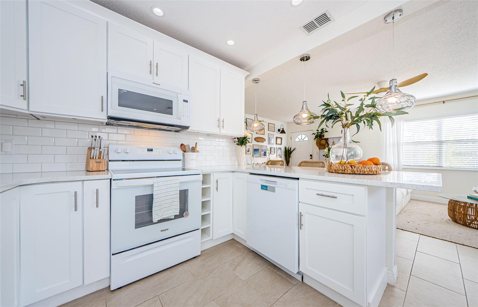 2261 QUEEN ST S, ST PETERSBURG, FL, 33712