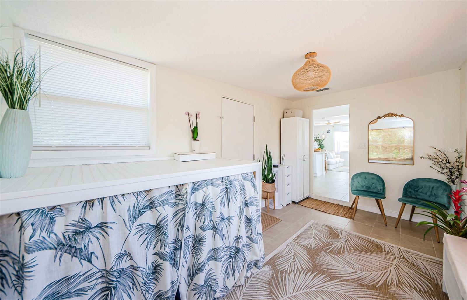 2261 QUEEN ST S, ST PETERSBURG, FL, 33712