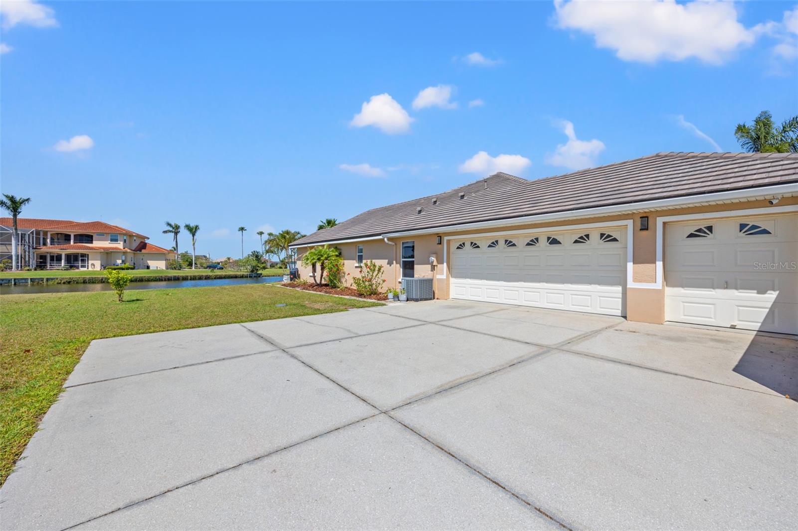 6181 9TH AVENUE CIR NE, BRADENTON, FL, 34212