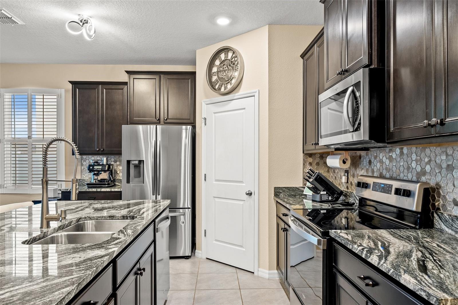 582 8TH ST NW, RUSKIN, FL, 33570